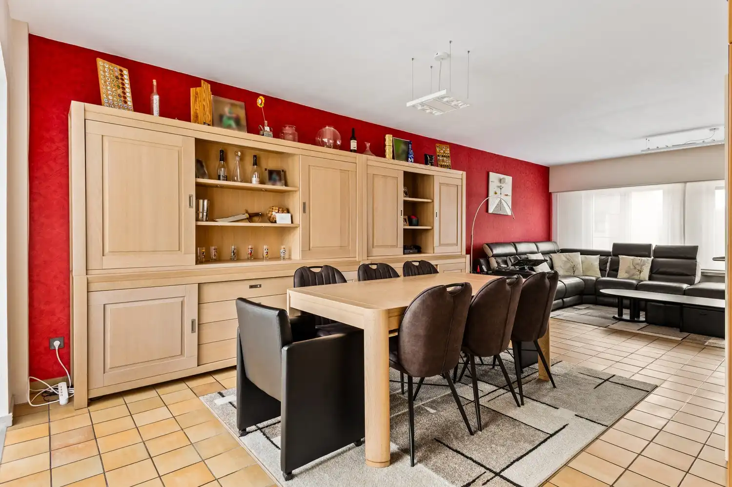Ruime woning met 3 slaapkamers, inpandige garage en zonnige tuin in Borsbeek! foto 4