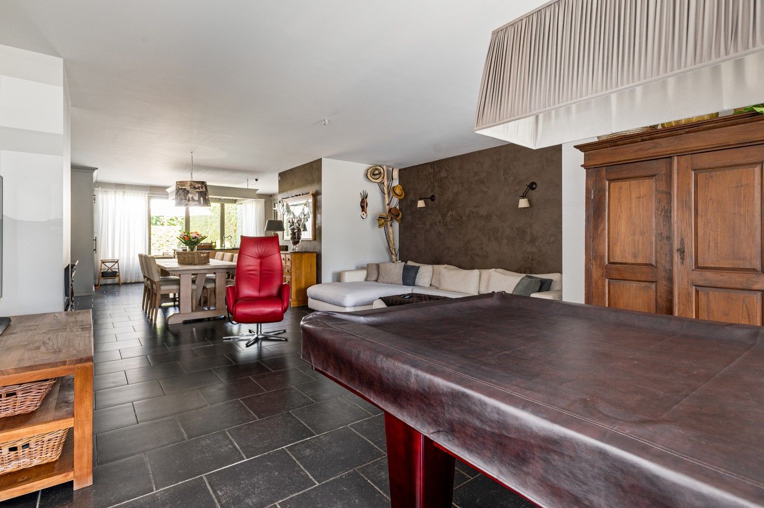 Prachtige woning met 3 ruime slaapkamers, inpandige garage met oprit, tuin & atelier! foto 6