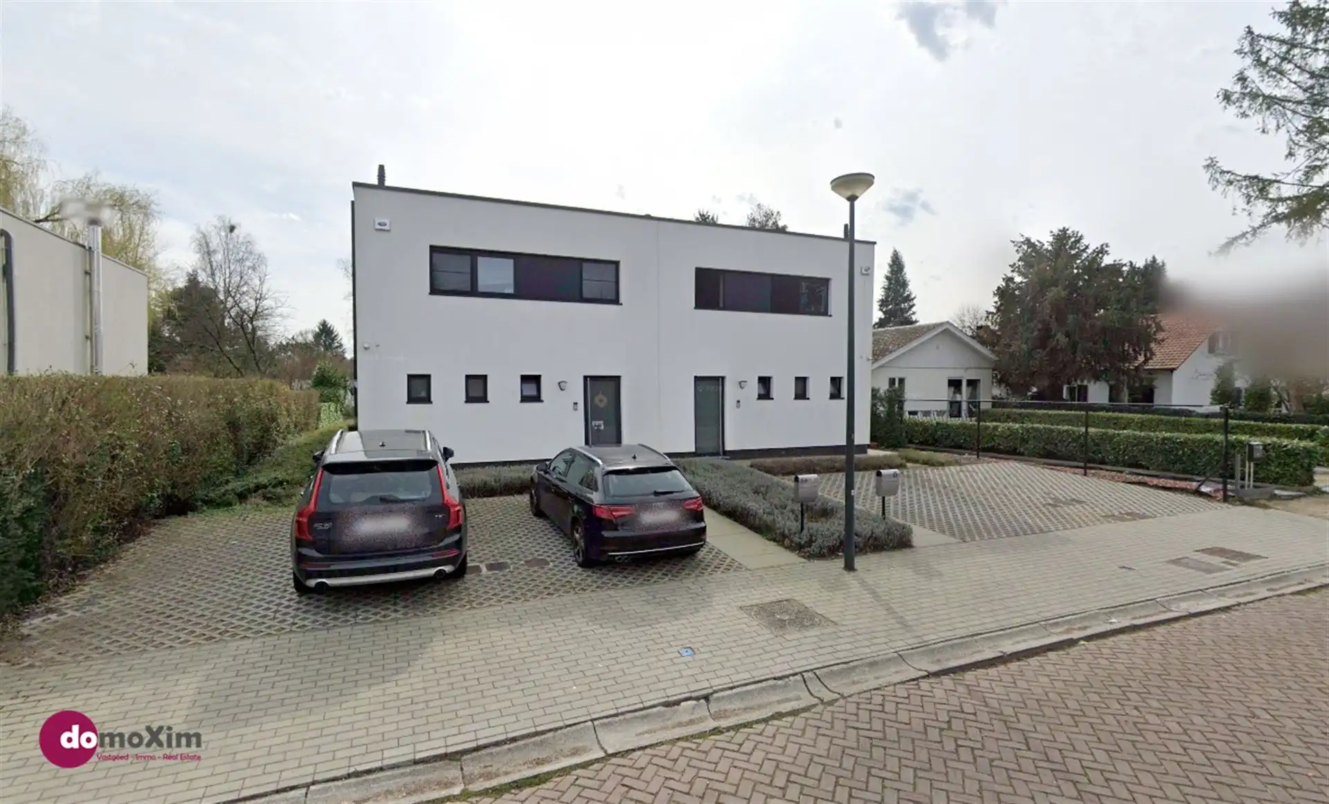 Moderne woning met 2 slaapkamers en ruime tuin gelegen in een residentiële buurt in Tervuren foto {{pictureIndex}}