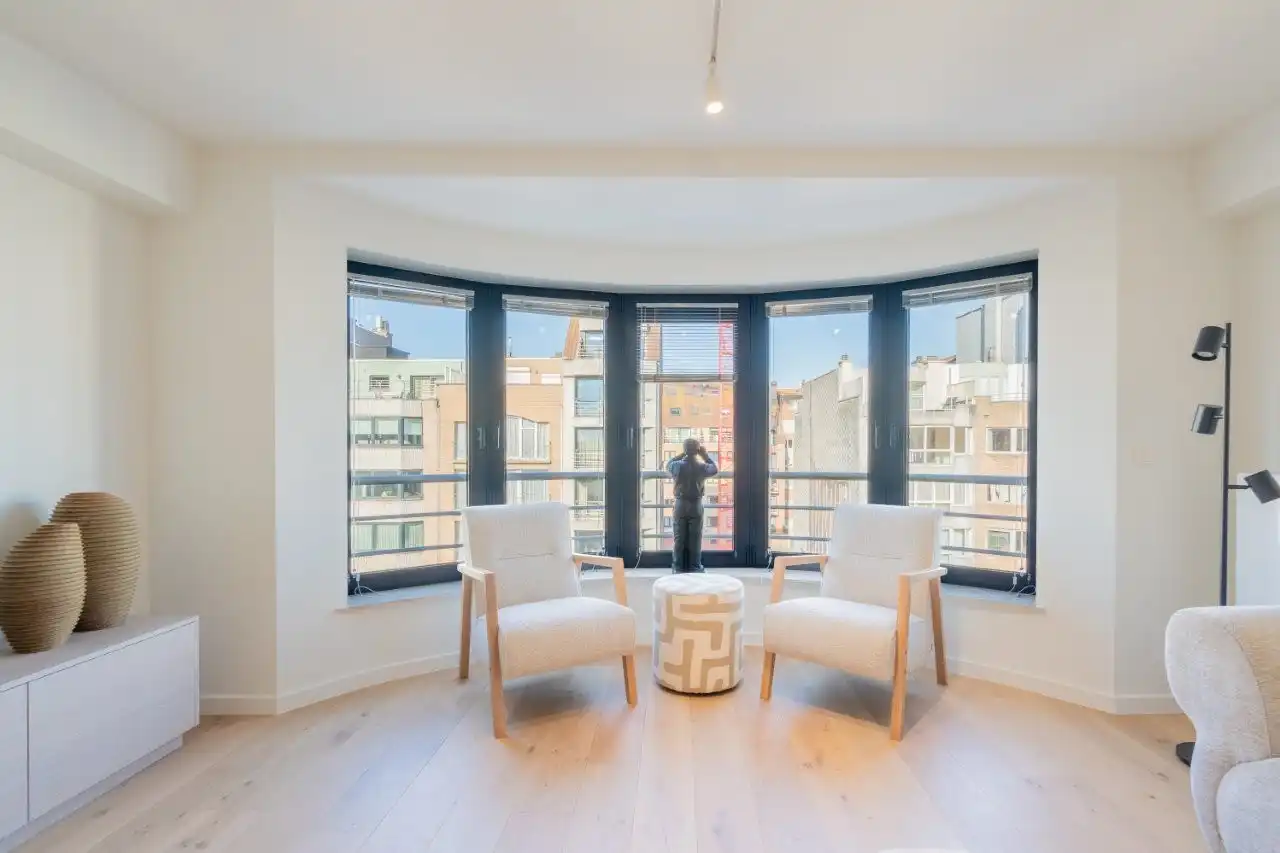 Volledig gerenoveerd, lichtrijk appartement gelegen in een kleine residentie. foto 2