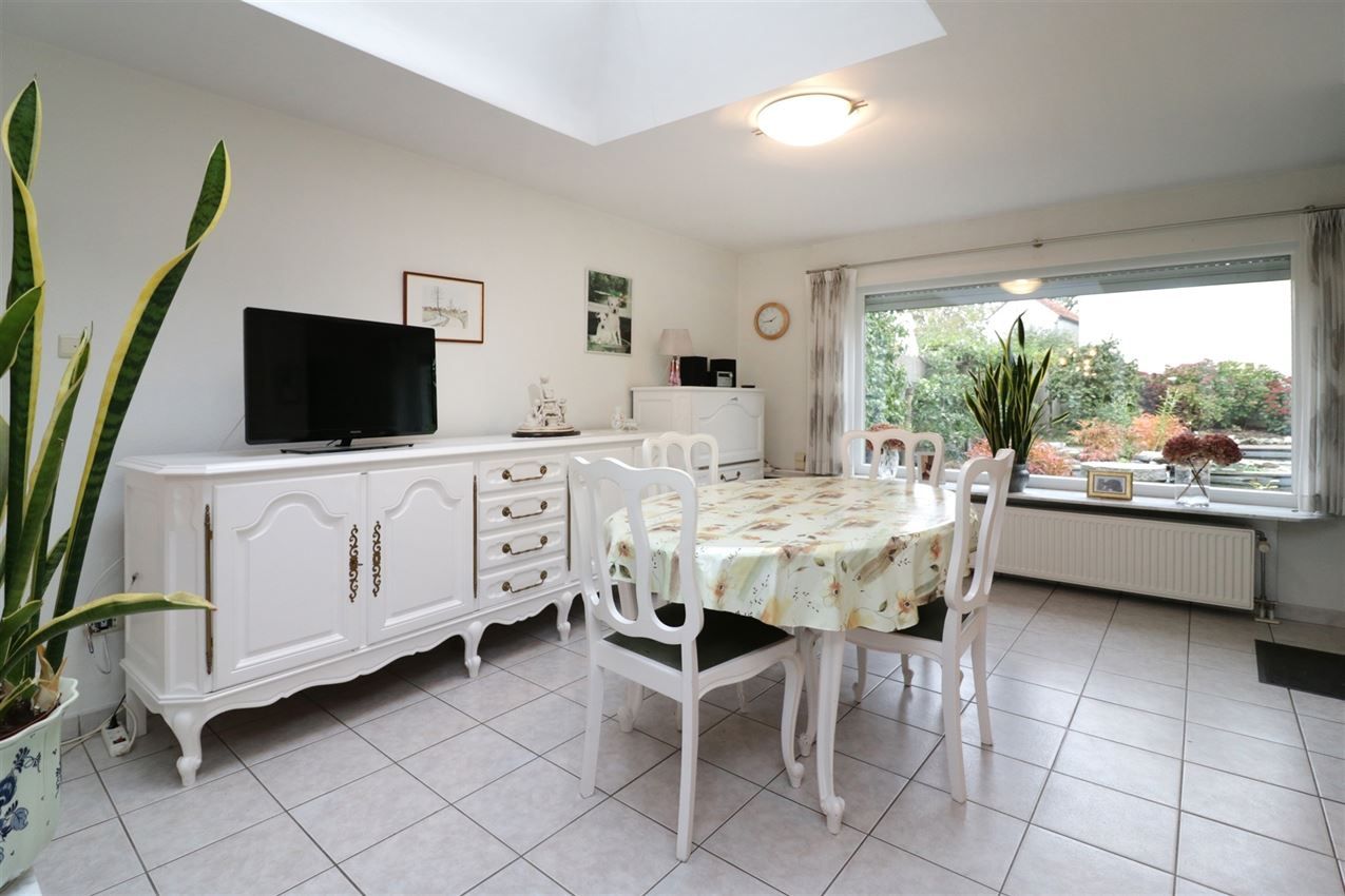 label c, nabij station, garage voor vijf wagens foto 9