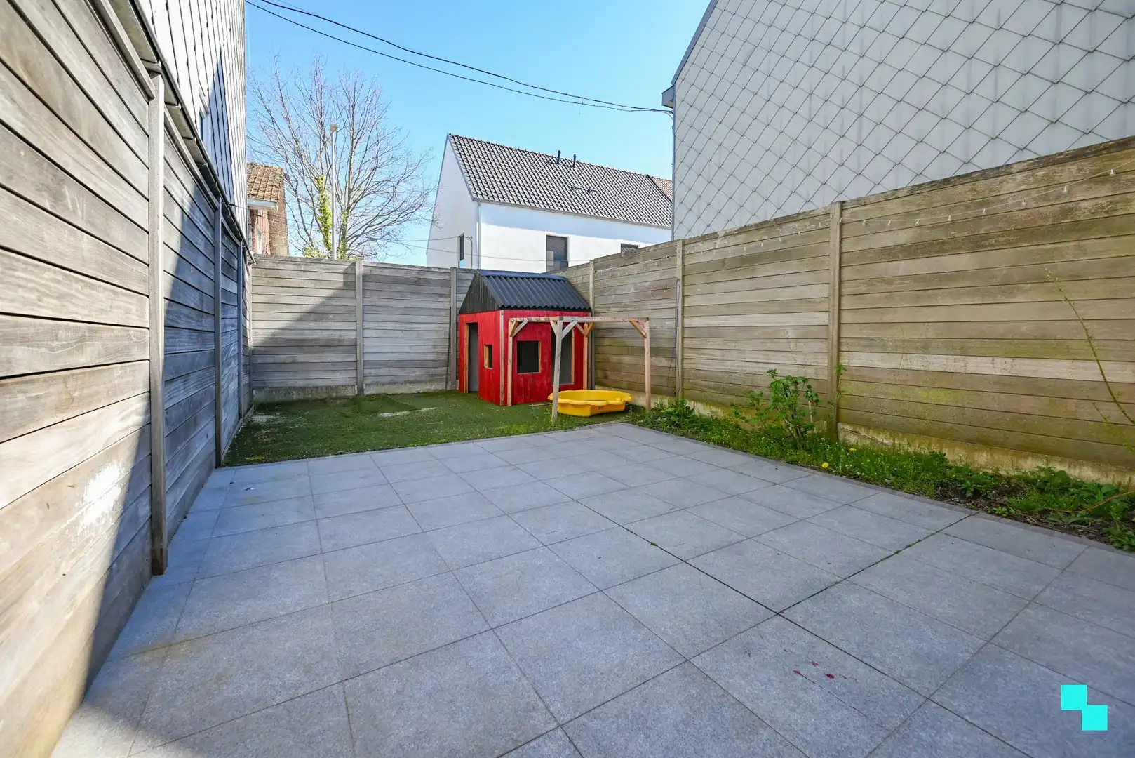 Riante halfopen woning met garage foto 20