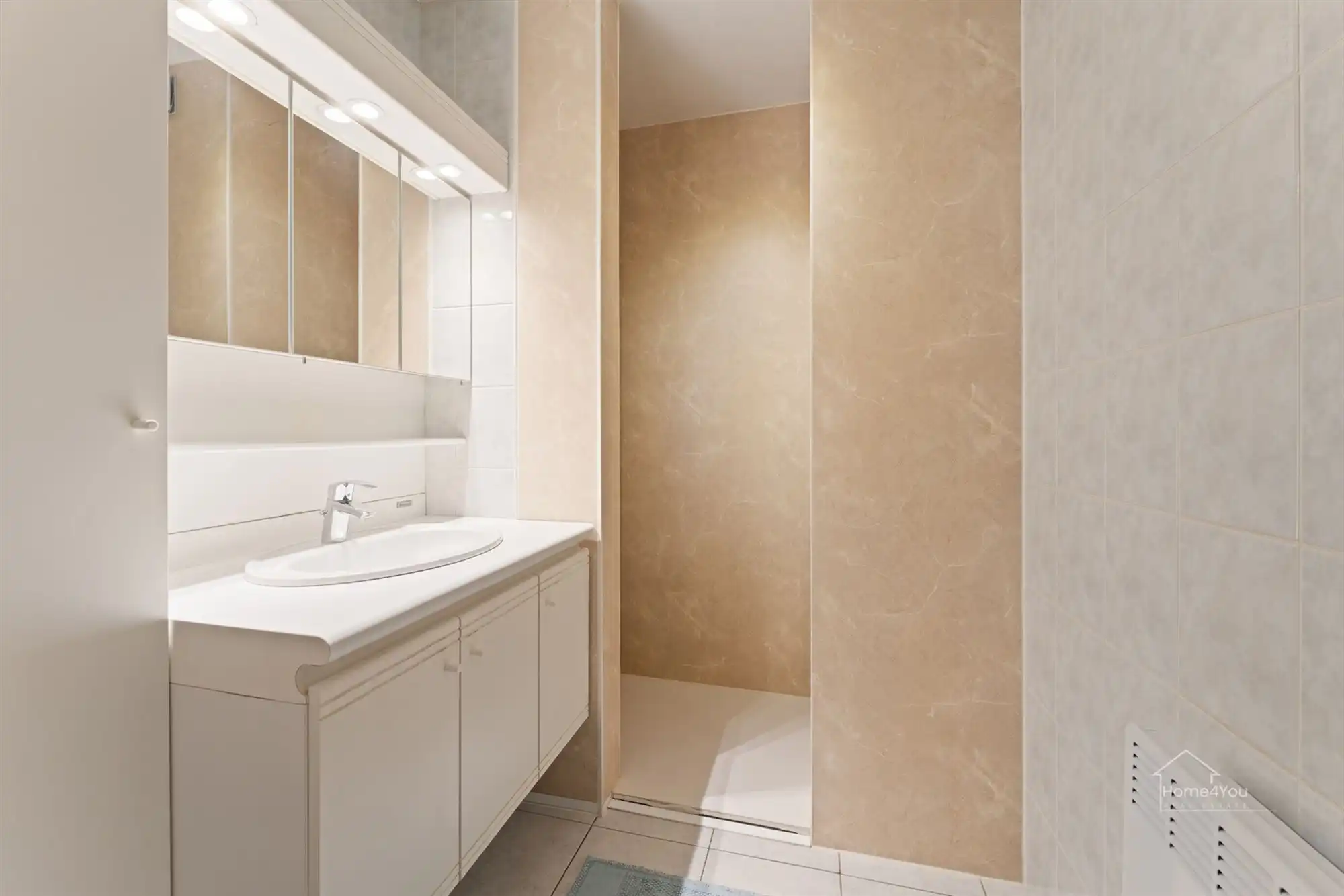 Lichtrijk instapklaar hoekappartement 2 slaapkamers foto 9