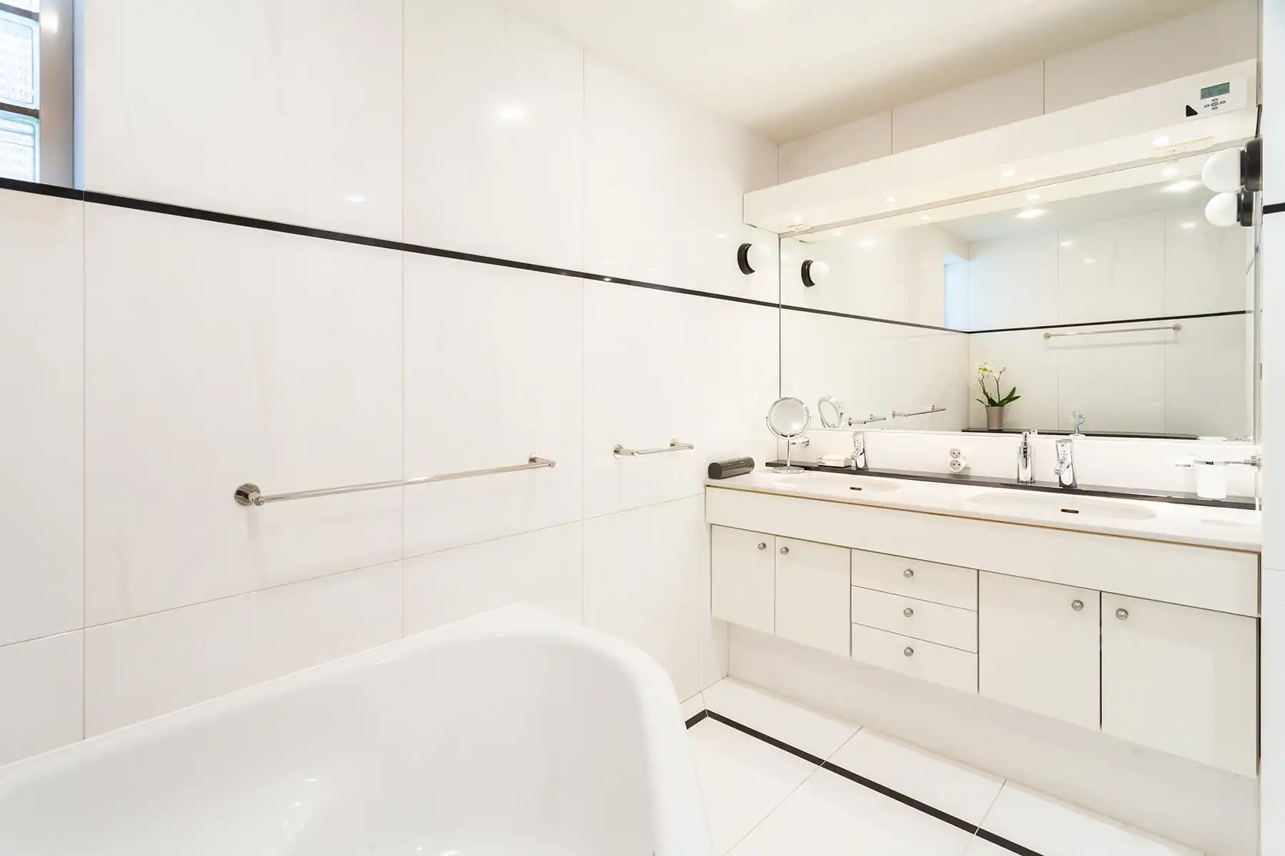 Riant app. met praktijk/kantoor op toplocatie te Van Putlei  foto 15