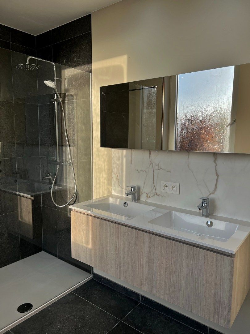 Volledig vernieuwde rijwoning met zonnige tuin en 3 slaapkamers.  foto 10