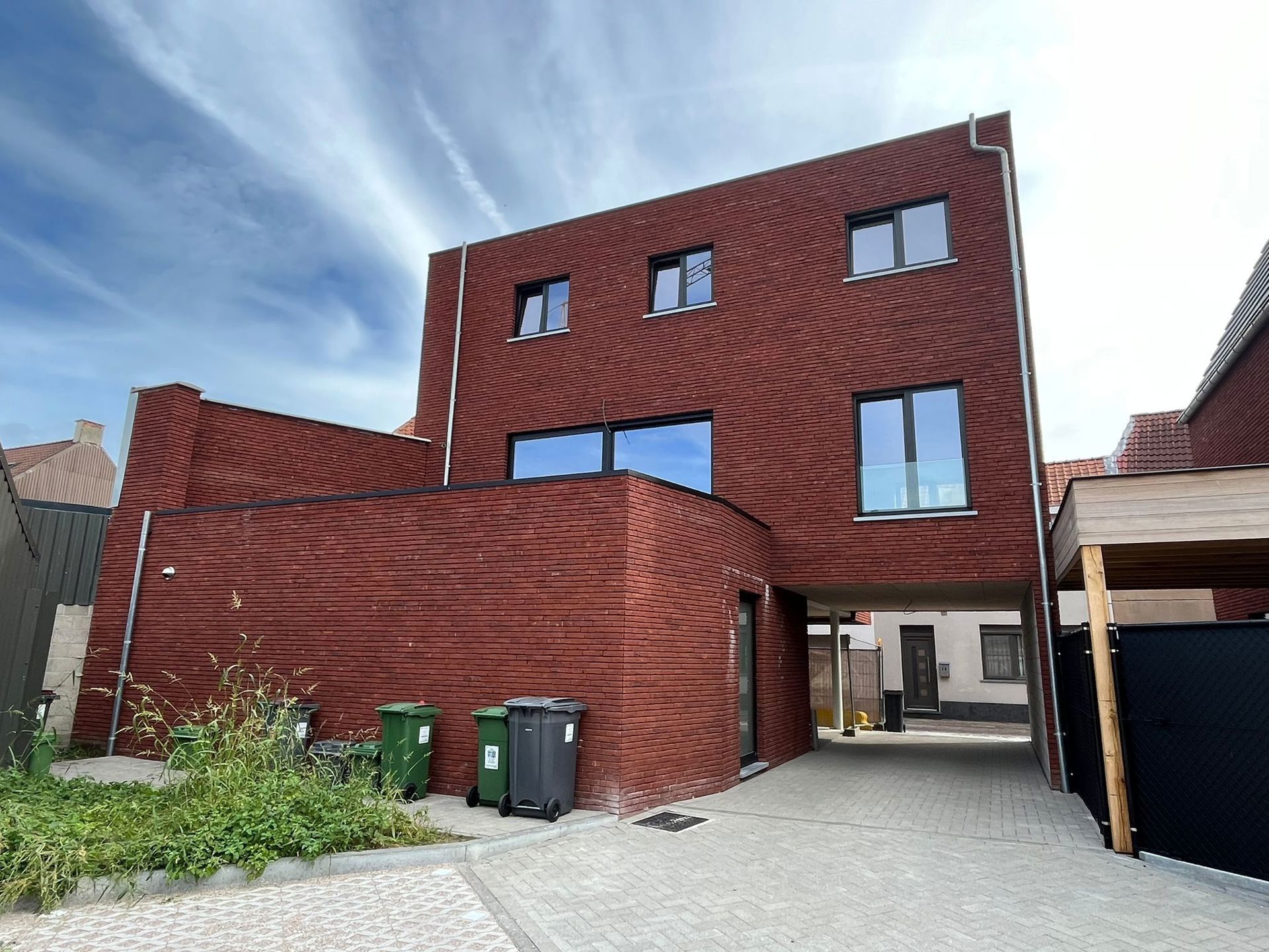 NIEUWBOUW te koop met 3 slaapkamers en carport foto 2