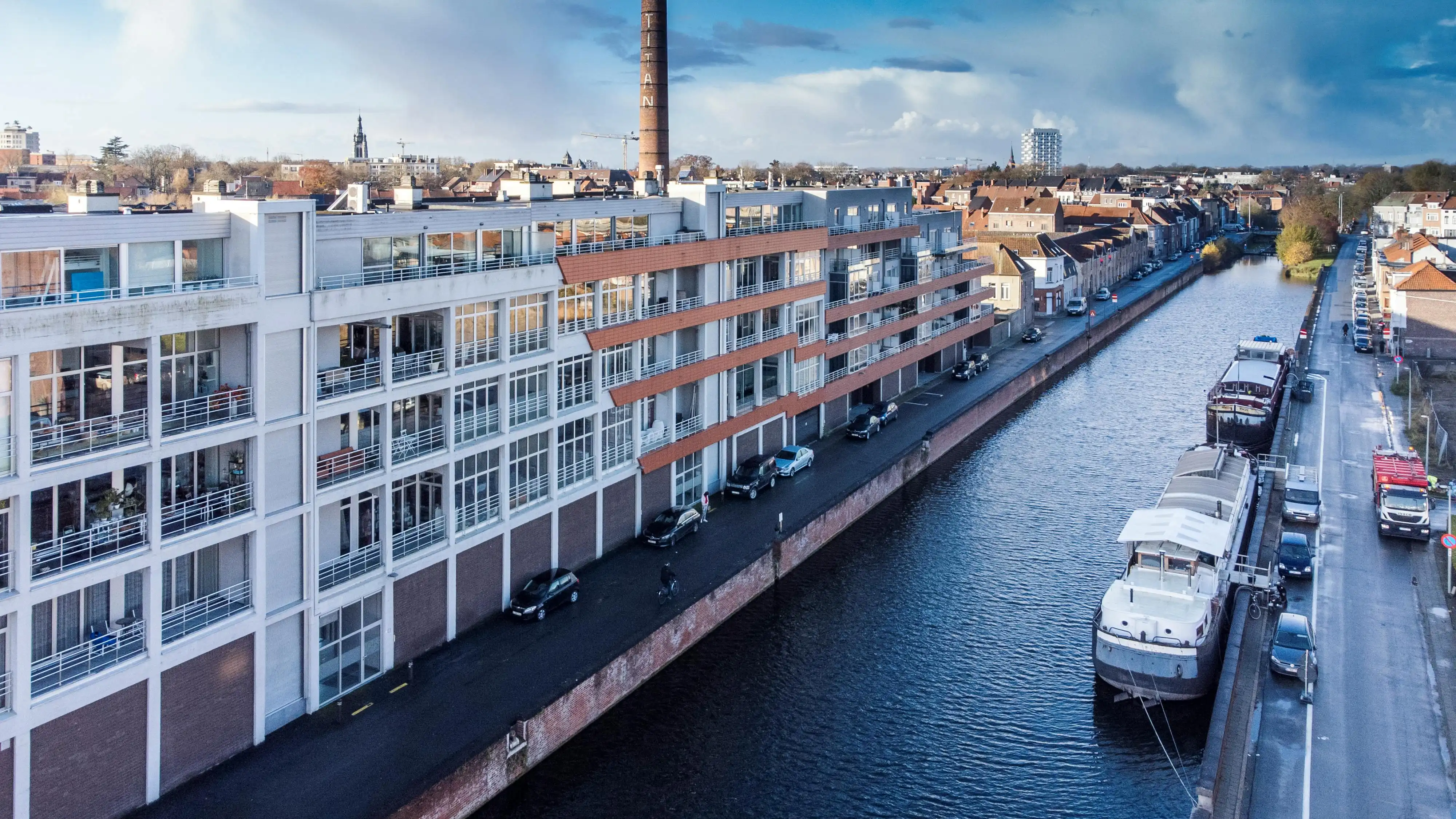 Stijlvolle designloft met zicht op het kanaal in hartje Kortrijk foto 19