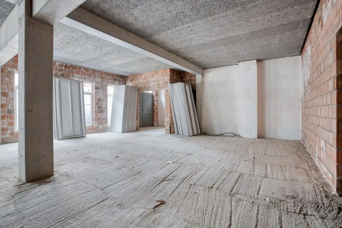 Casco kantoor-/handelsruimte van 724 m² met 7 parkings en kelderbergingen in het centrum. foto 14