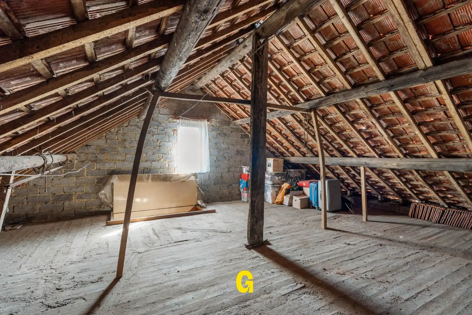 Grondig te renoveren woning met degelijke structuur en ruime tuin op 10a 67ca, met weids zicht op de achtergelegen glooiende groene omgeving foto 18