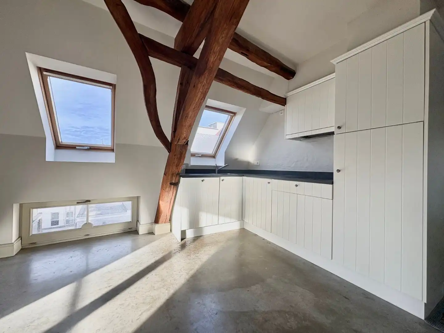 Stijlvol 3-slaapkamer duplexappartement met zonnig terras foto 3