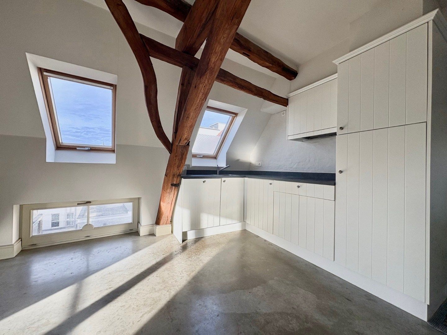 Stijlvol 3-slaapkamer duplexappartement met zonnig terras foto 3