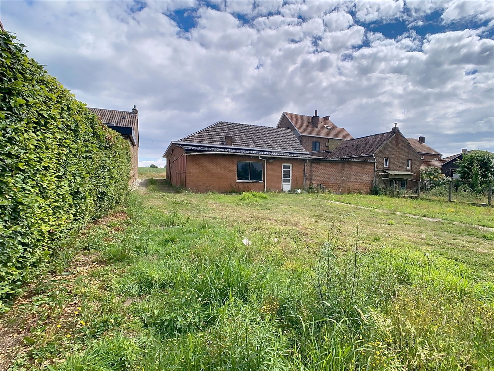 Te renoveren woning met garages, atelier, 12a 57ca foto 6