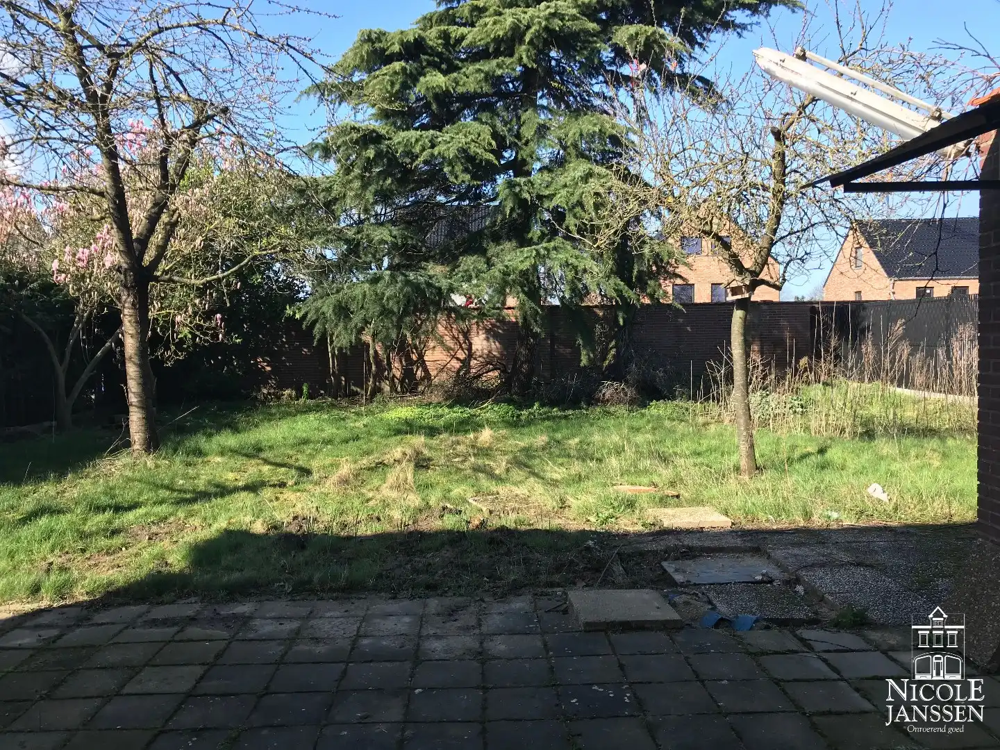 Halfvrijstaande woning met handelsruimte en 5 parkeerplaatsen foto 19