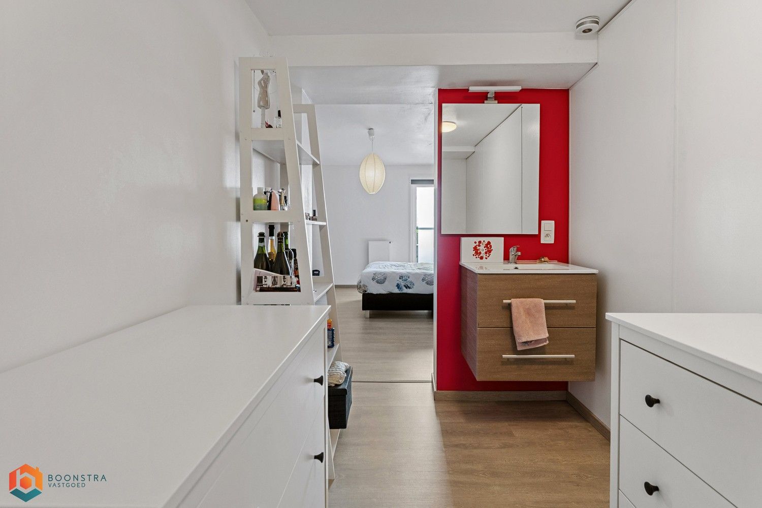 Gerenoveerde woning met 4 slpkrs, garage en tuin foto 20