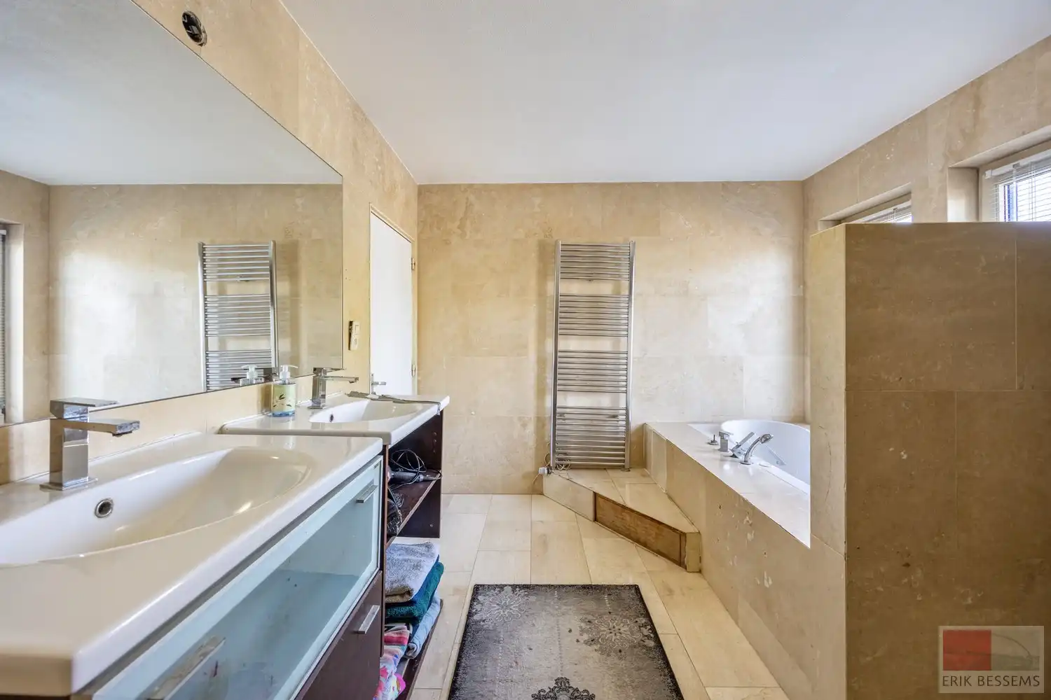 Op te frissen, vrijstaande woning met veel potentieel op royaal perceel van 1080 m², deze te moderniseren woning combineert een bewoonbare oppervlakte van 199 m² foto 17