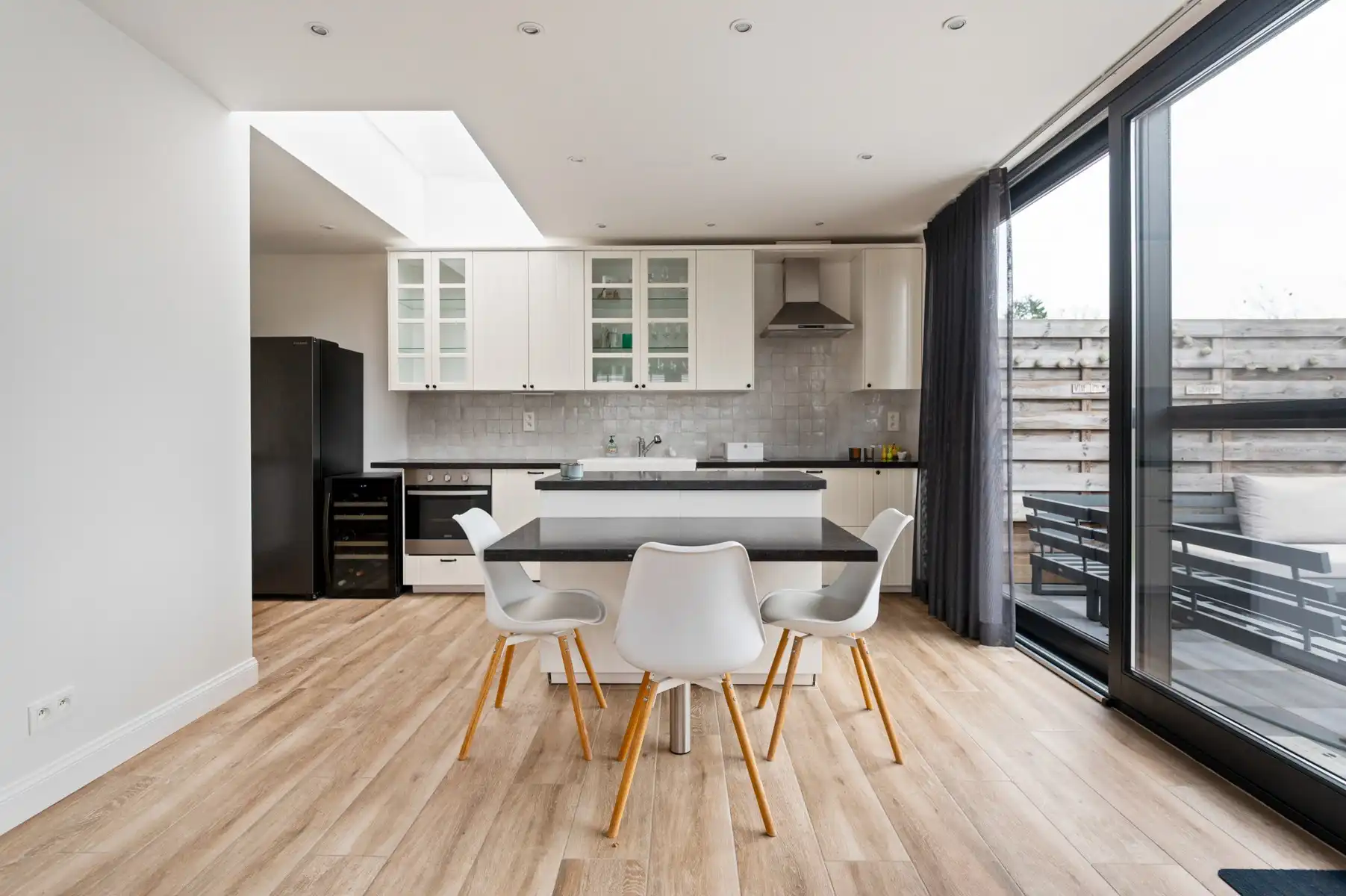 Instapklare woning met 2 slaapkamers, bureau en westgerichte tuin foto 9