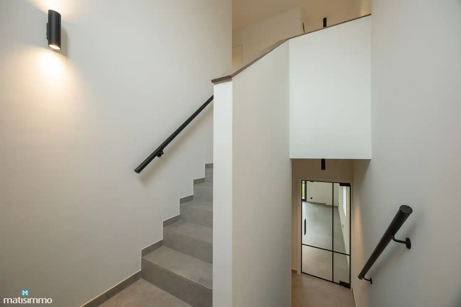 HOOGWAARDIG AFGEWERKTE NIEUWBOUWWONING MET DRIE SLAAPKAMERS EN TUIN (INCLUSIEF TUINONDERHOUD) TE RIEMST foto 2