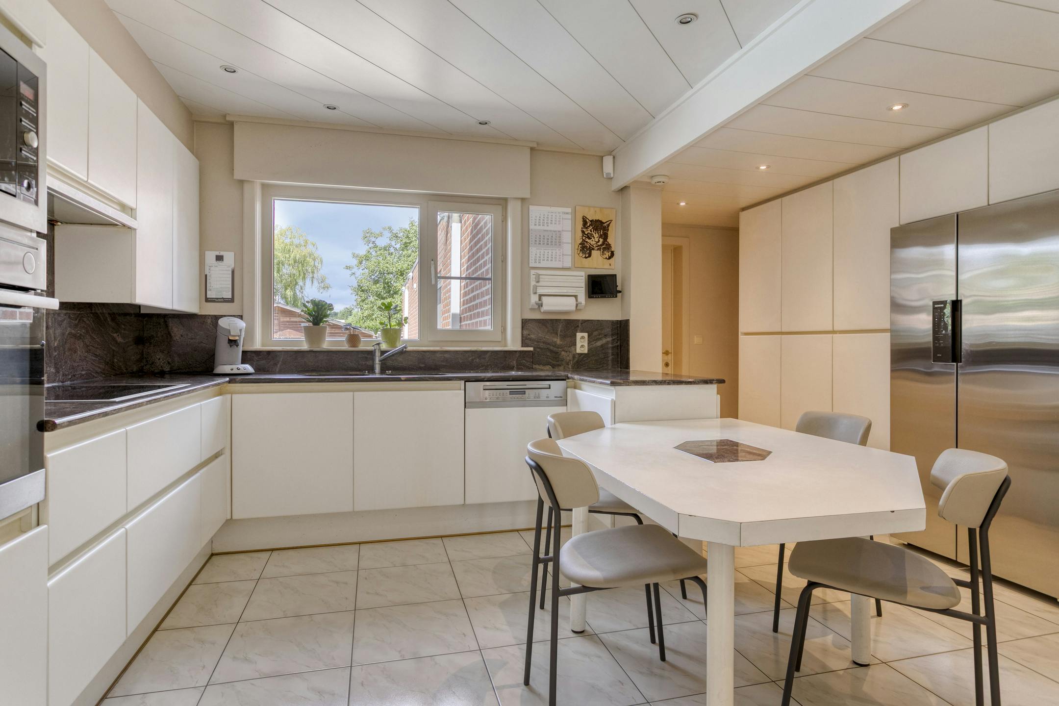 Praktijkruimte met woonst te koop in Beveren-Leie foto 9