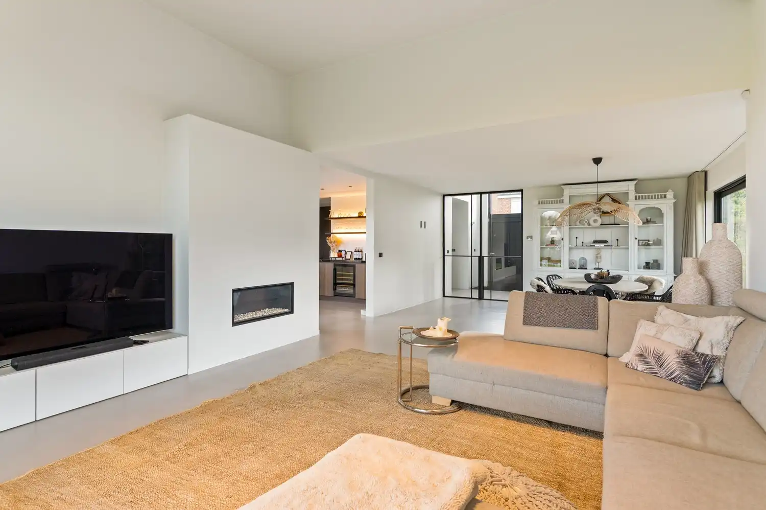 Ruime, exclusief afgewerkte woning met zwembad op Toplocatie te Berlaar foto 4