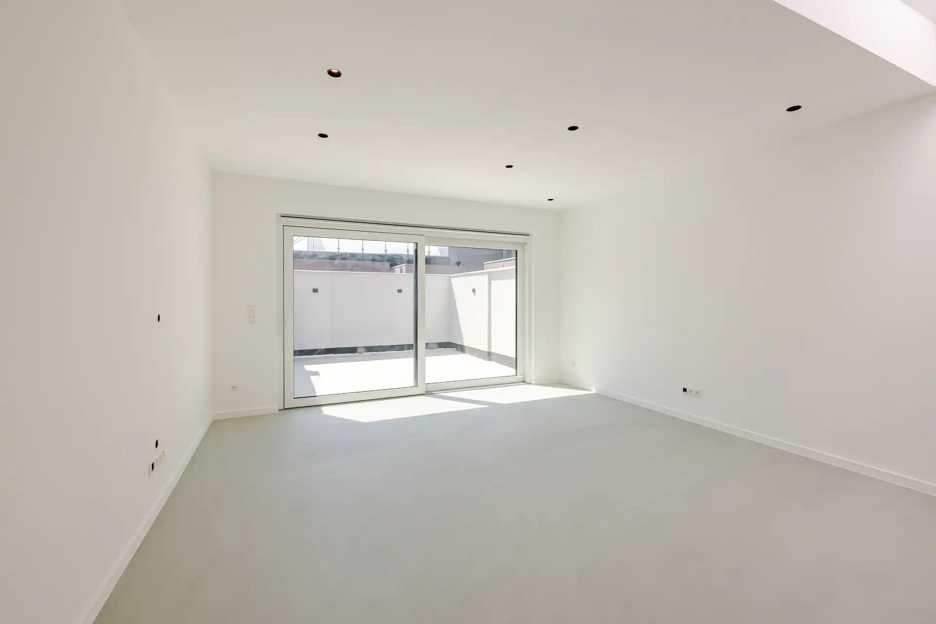 Top gerenoveerde woning met 2 slks en terras foto 7
