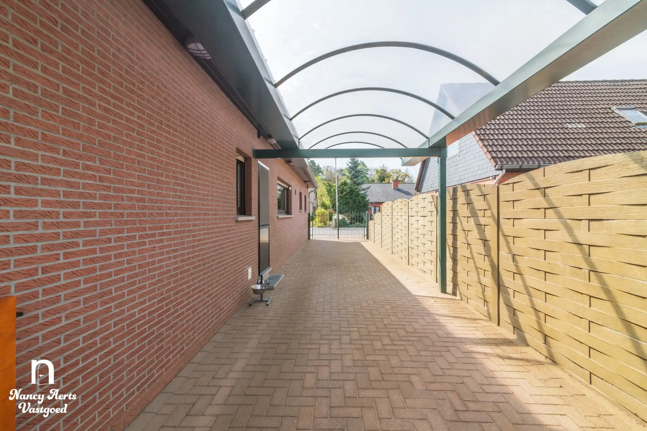 Lichtrijke woning met prachtige tuin en groeipotentieel foto 47