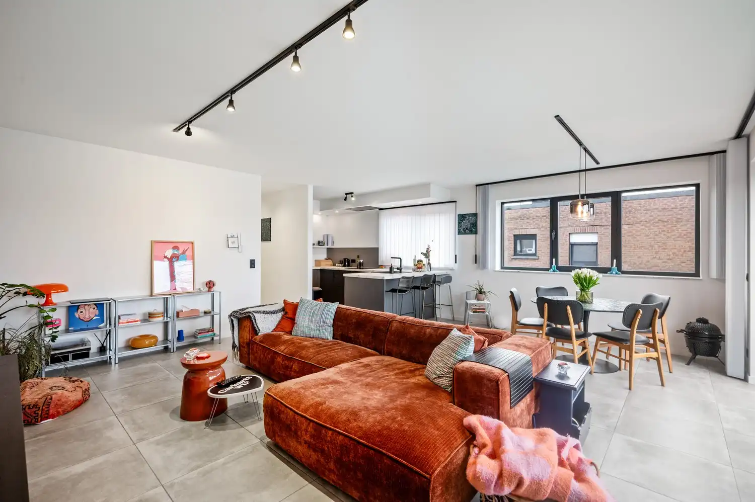 Recent 2-slaapkamerappartement met terras op rustige ligging in Borsbeek. foto {{pictureIndex}}