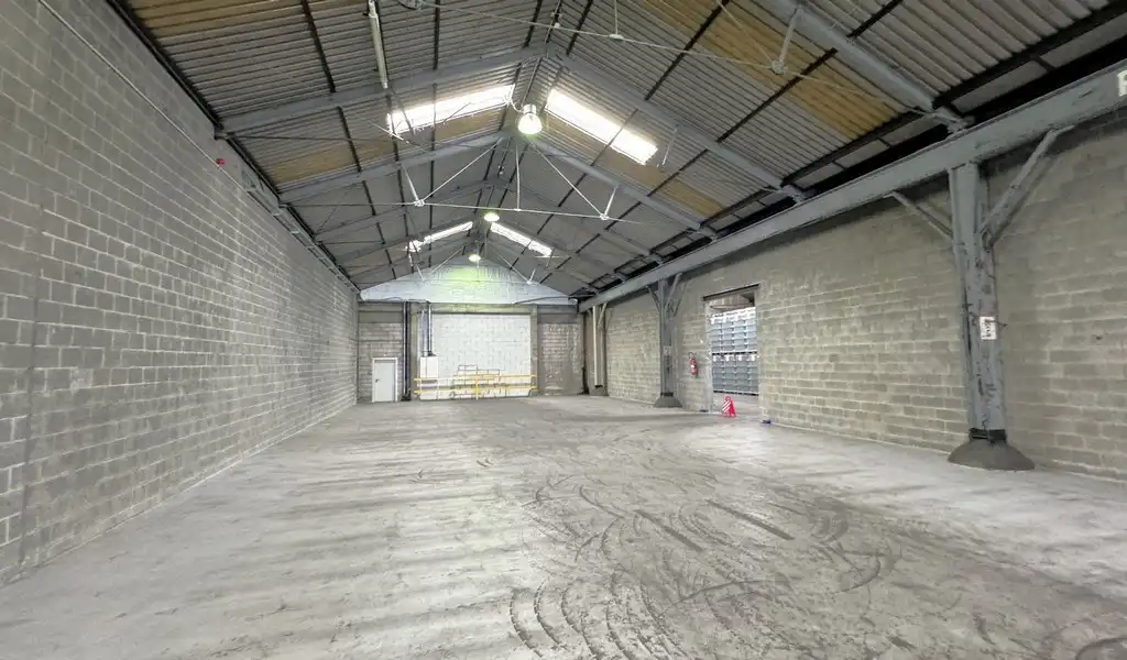 Magazijn te huur aan Houtdok in haven Antwerpen foto 8