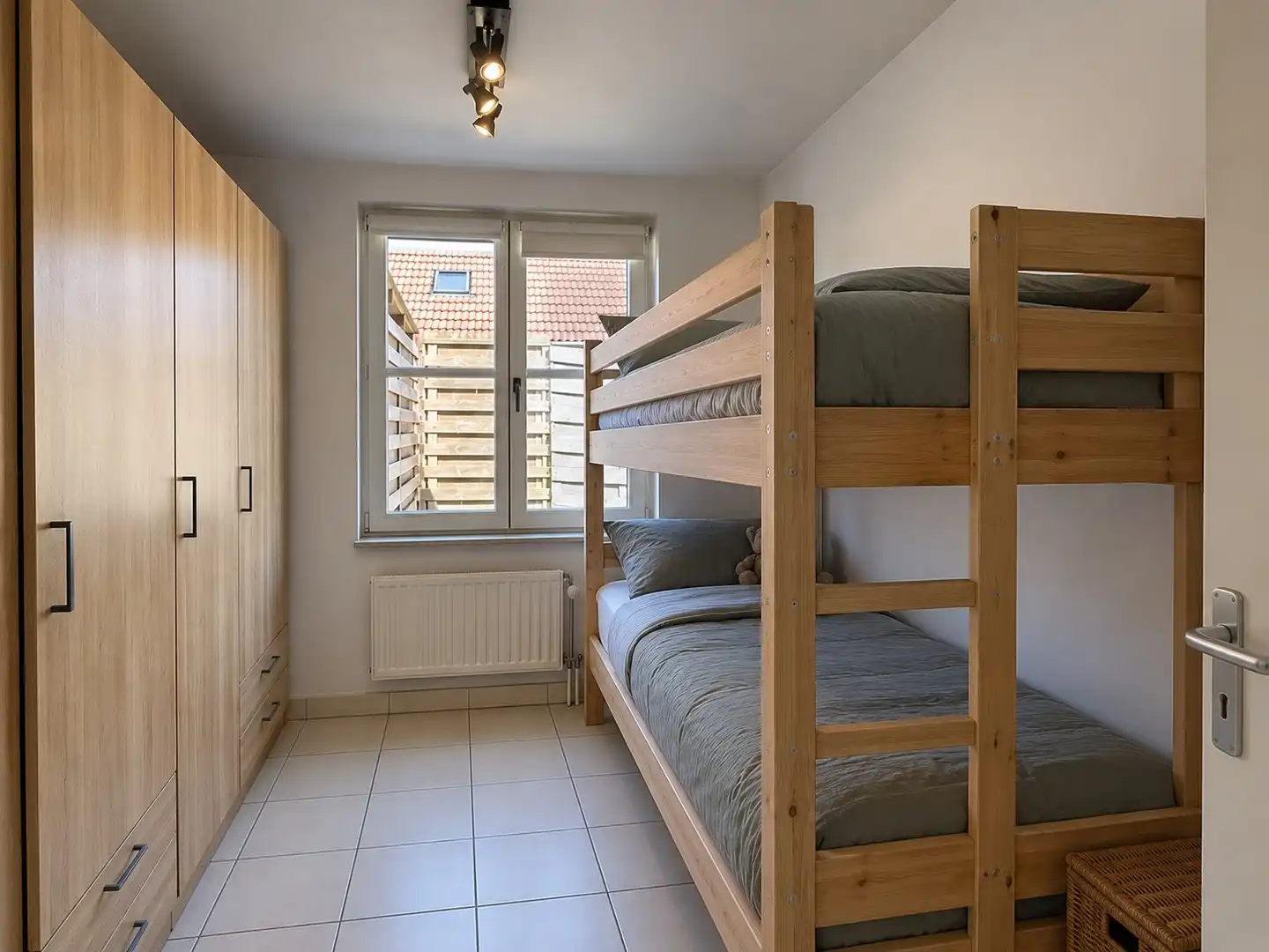 Instapklare vakantiewoning met zonnige tuin en parking. foto 6