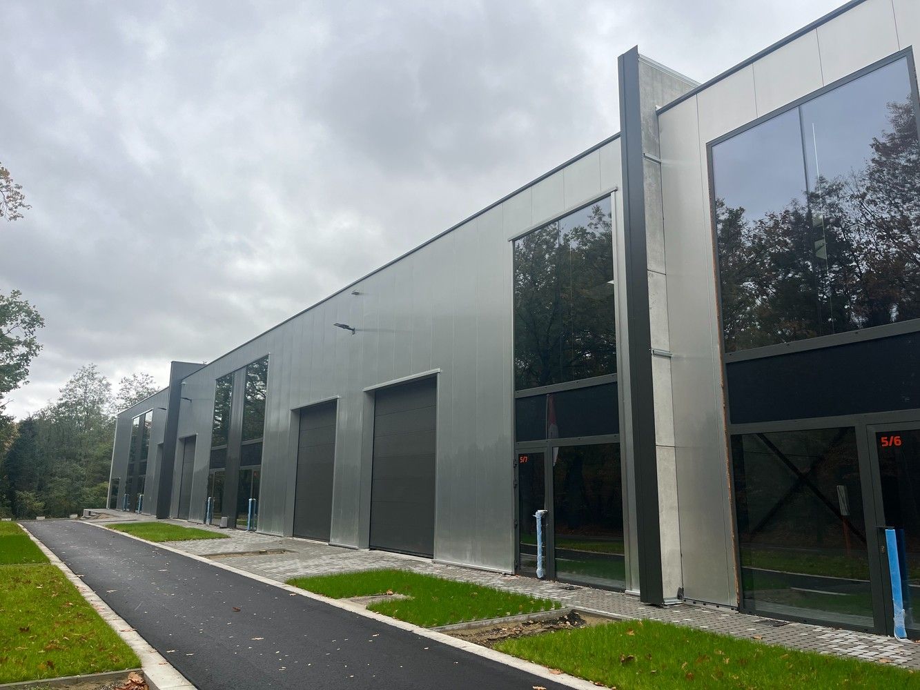 KMO-unit 22 +/- 317m² foto 9