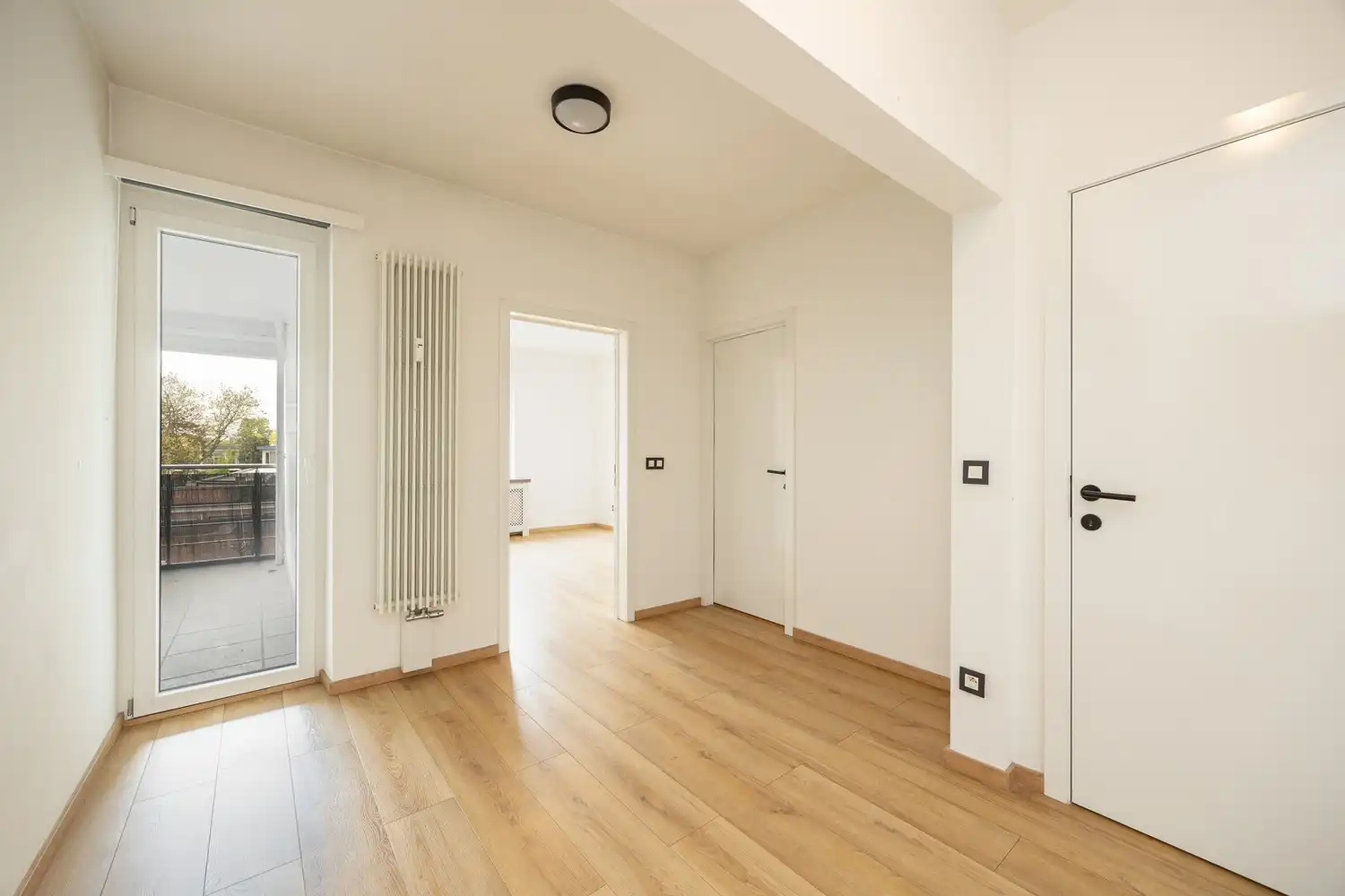 Recent gerenoveerd 2-slaapkamerappartement  met ruim terras te Wilrijk foto 5