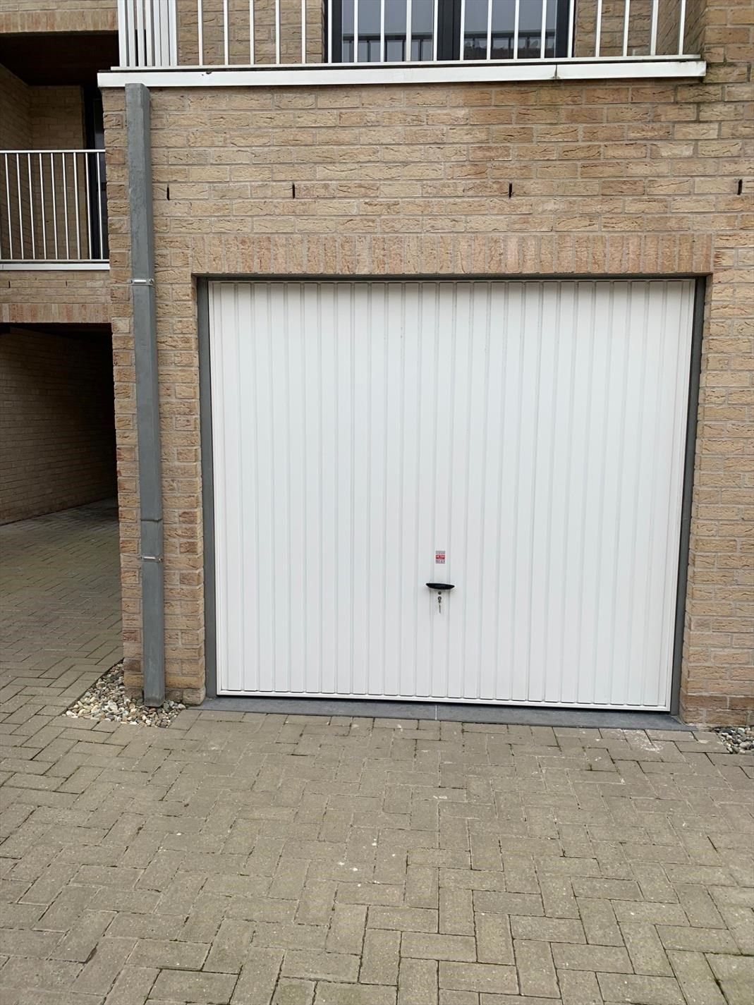 Garagebox op gelijkvloers met elektriciteit en verlichting foto 2