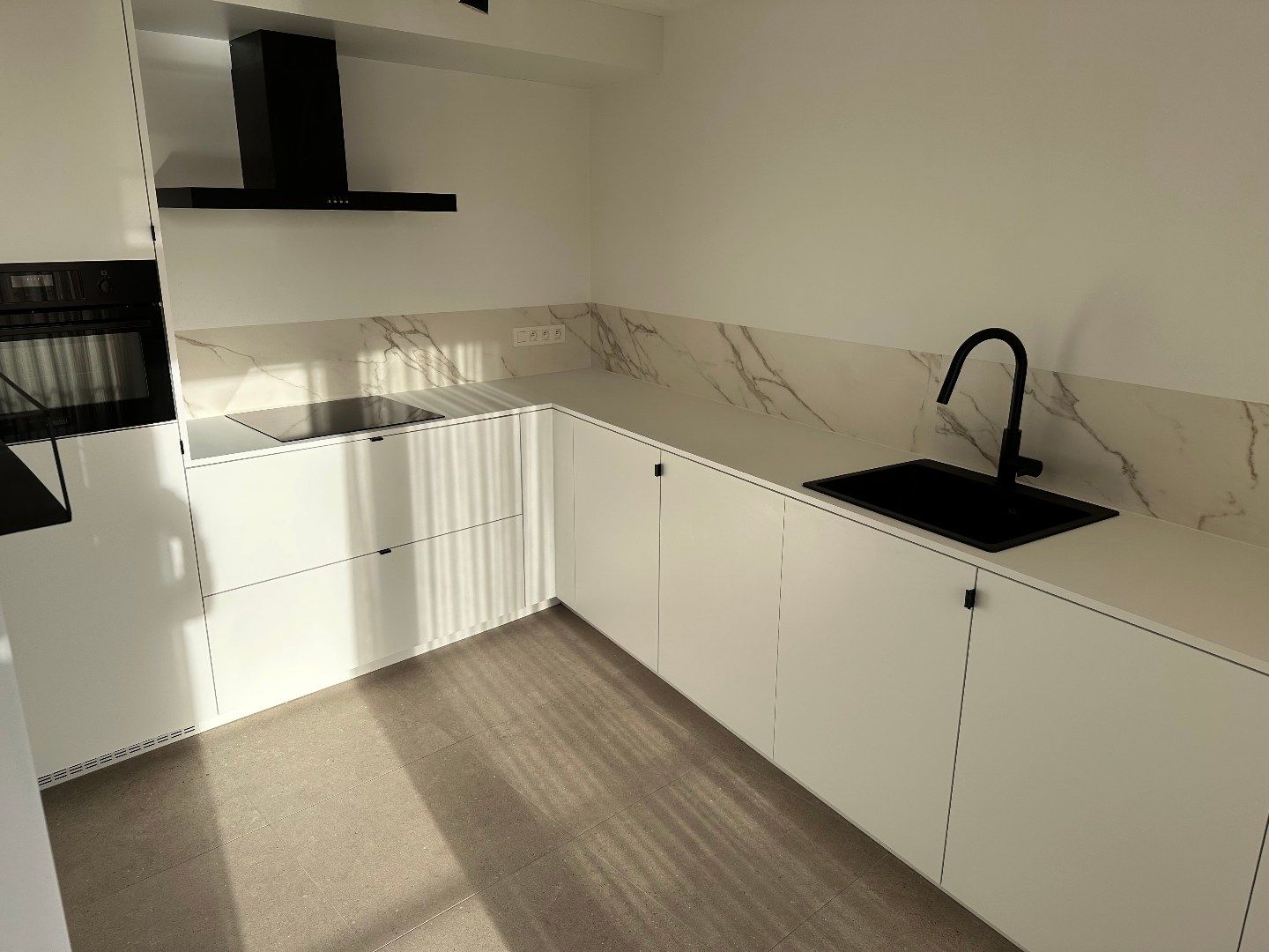 Prachtig dakappartement van 125m² met 2 slaapkamers, een dressing en een autostandplaats in het centrum van Lanaken!  foto 9