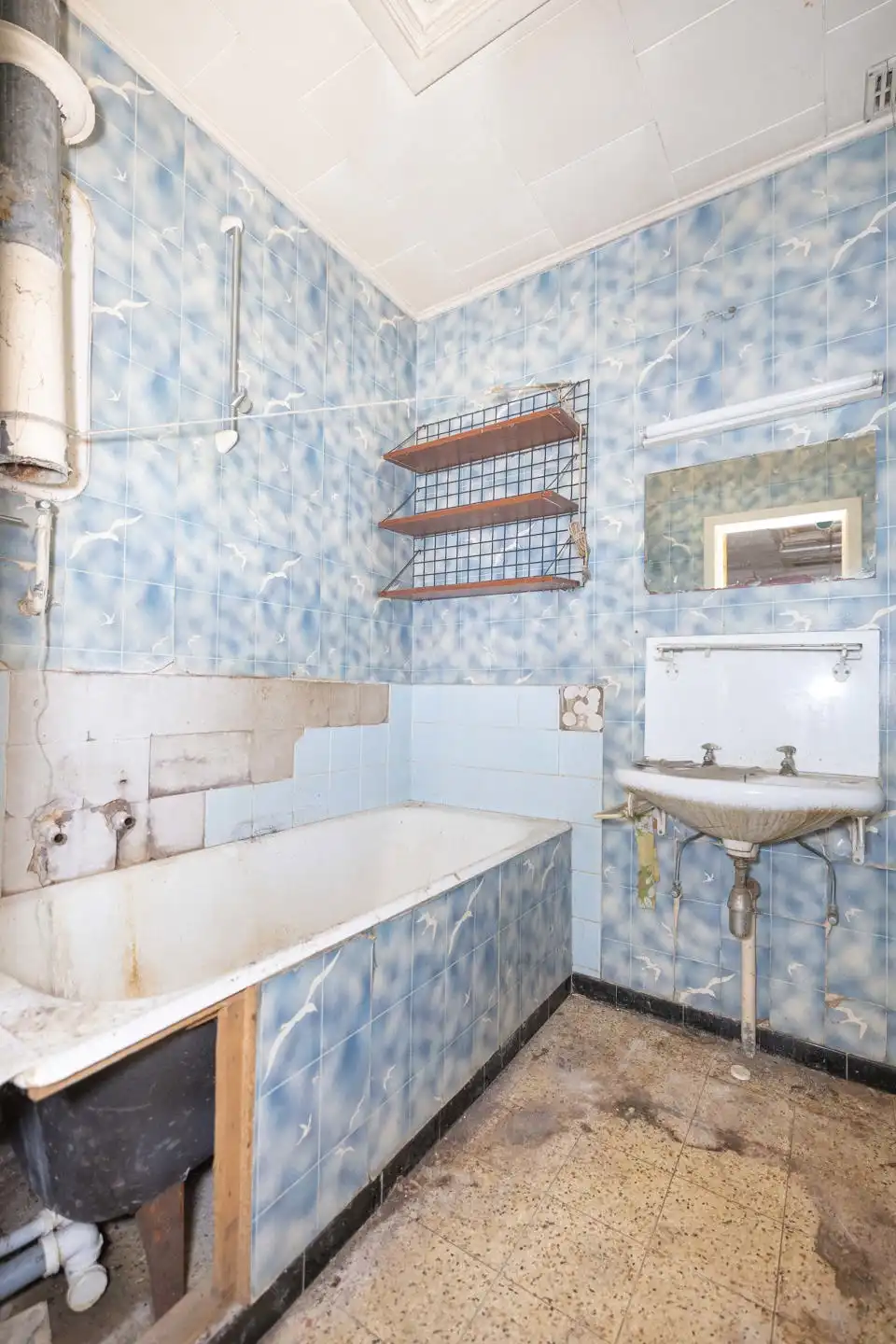 Te renoveren woonhuis met winkel foto 8