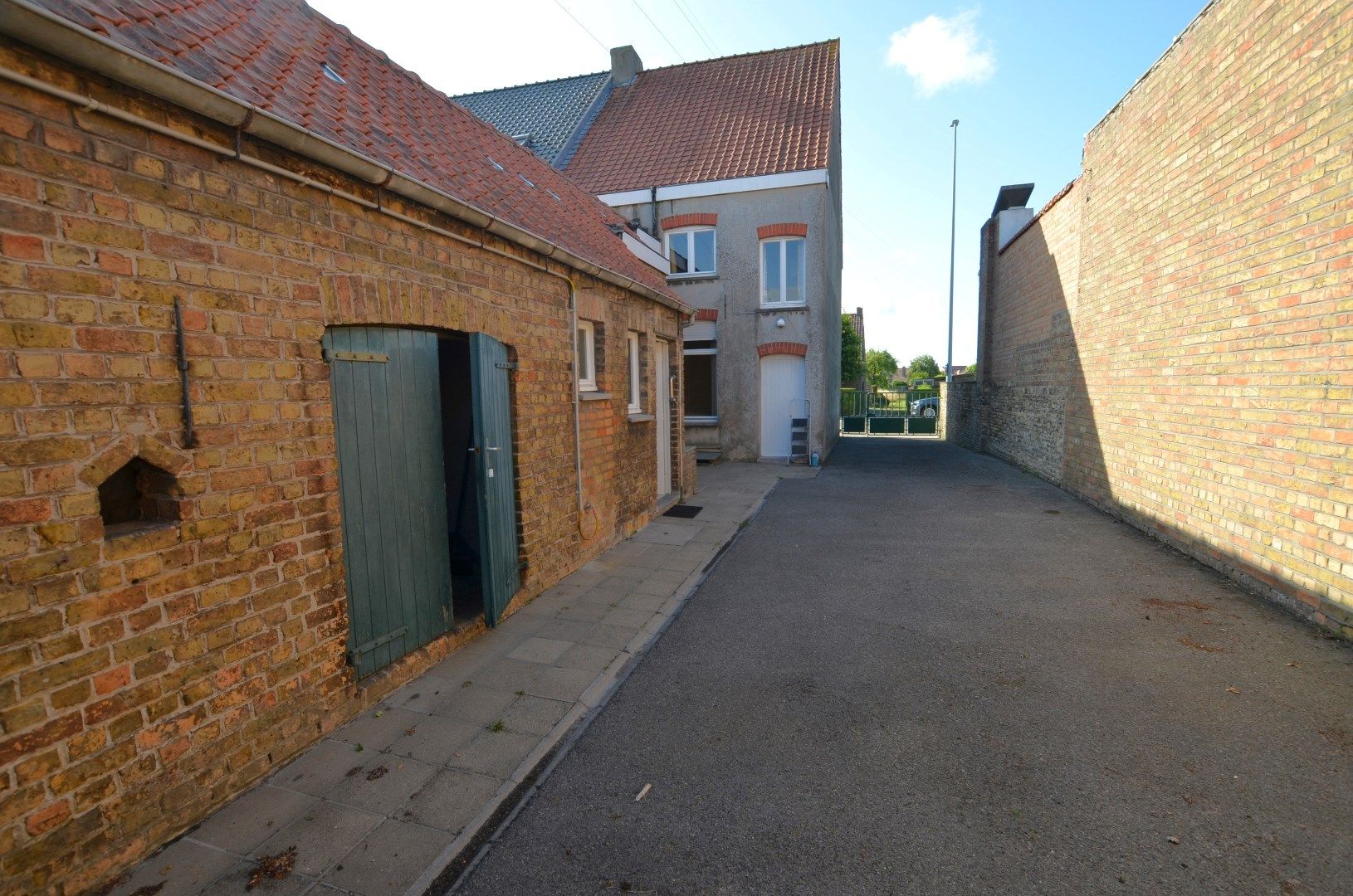 Te renoveren ruim woonhuis  foto 12