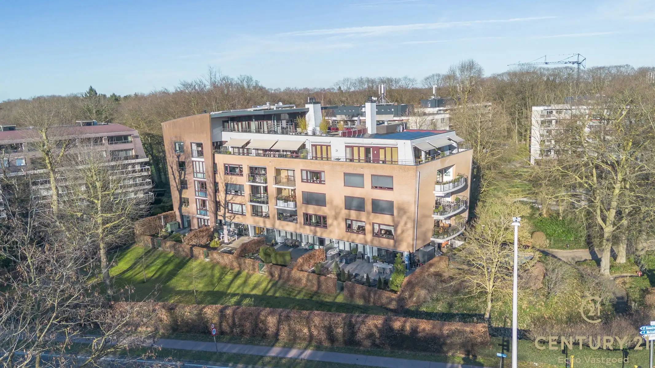 Ruim 2-slaap- 2badkamer appartement met terras en zwembad foto 27