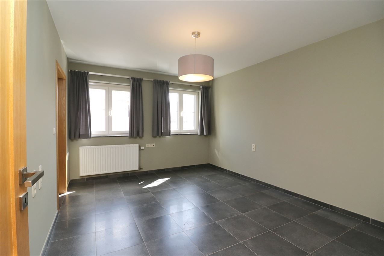 Recente woning met vier slpk, tuin, garage op rustige locatie foto 28