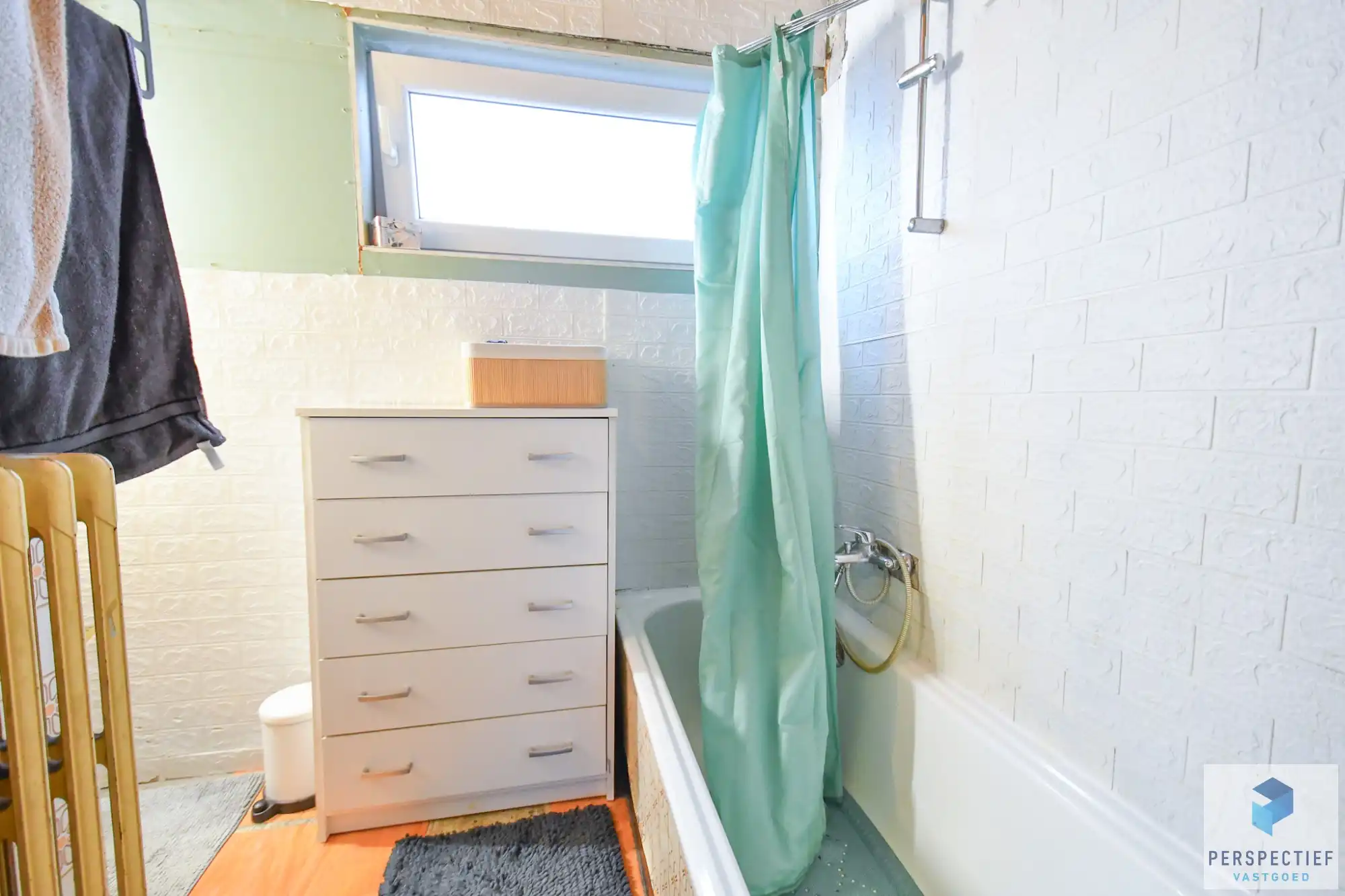RUIME LICHTRIJKE WONING met 3 SLPKS, GARAGE en grote TUIN foto 12