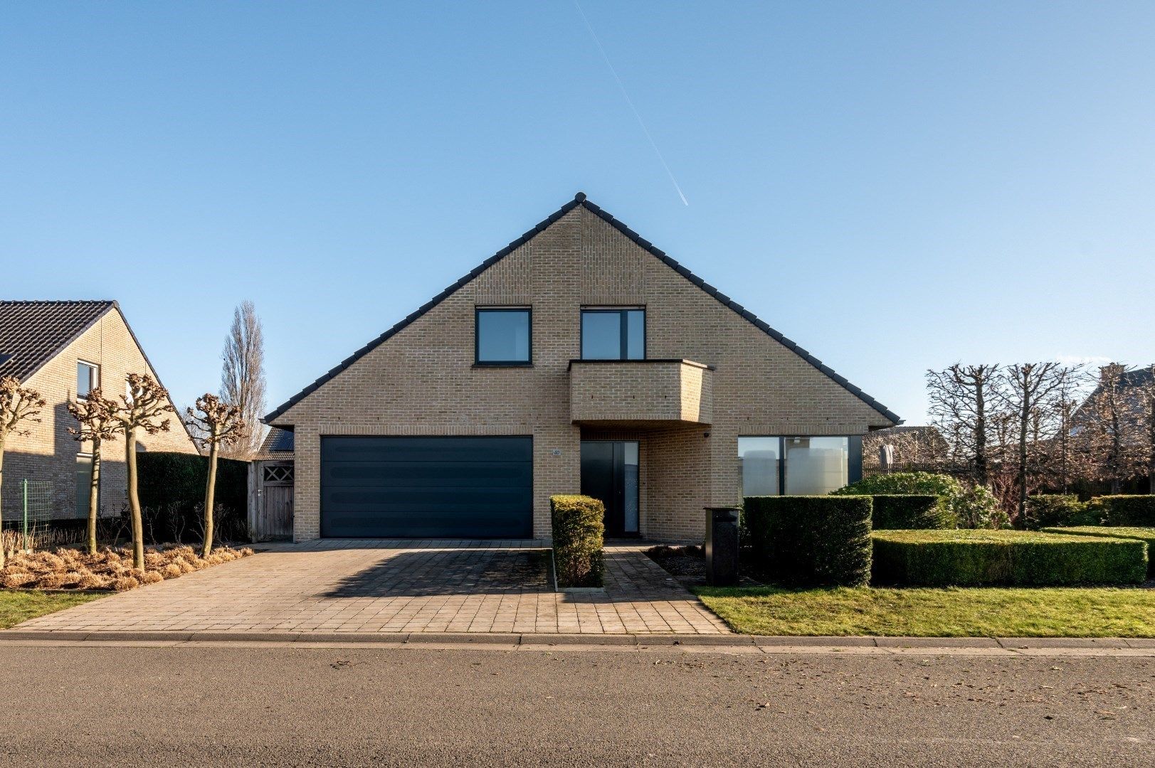 Instapklare woning met inpandige garage, 4 slk + bureau en zonnige ligging. foto 3