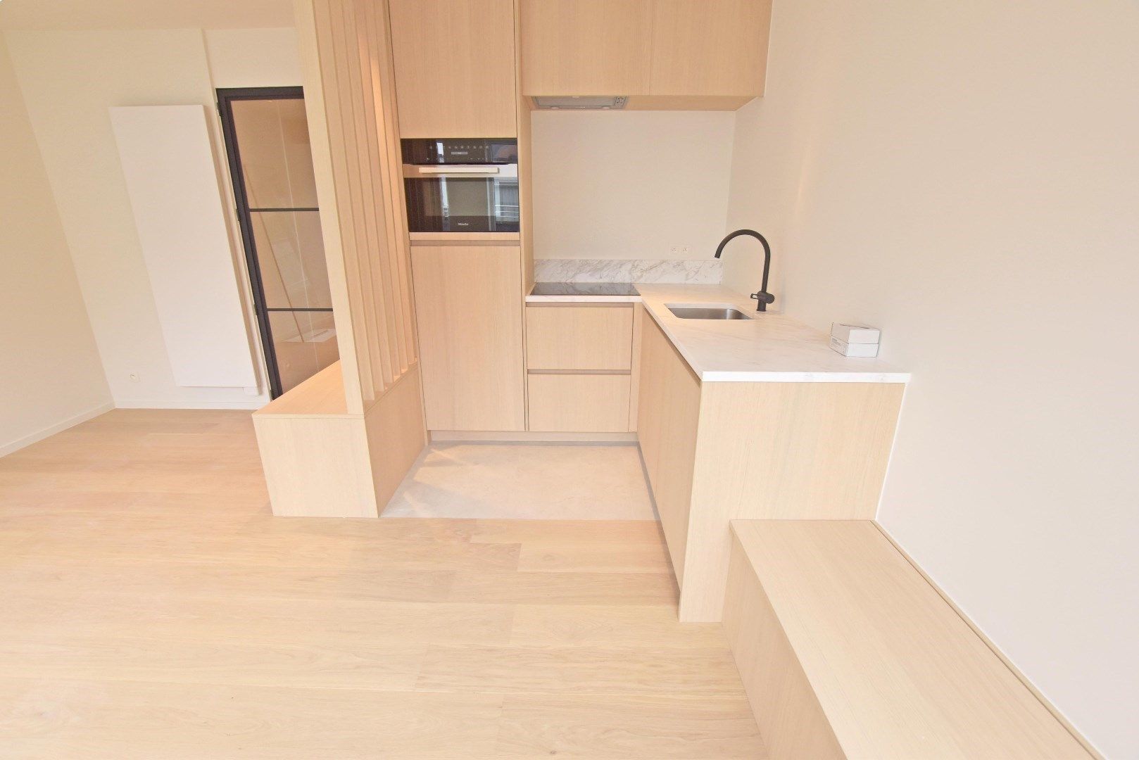 Prachtig gerenoveerd éénslaapkamerappartement in hartje Zoute op enkele passen van het Albertplein! foto 5