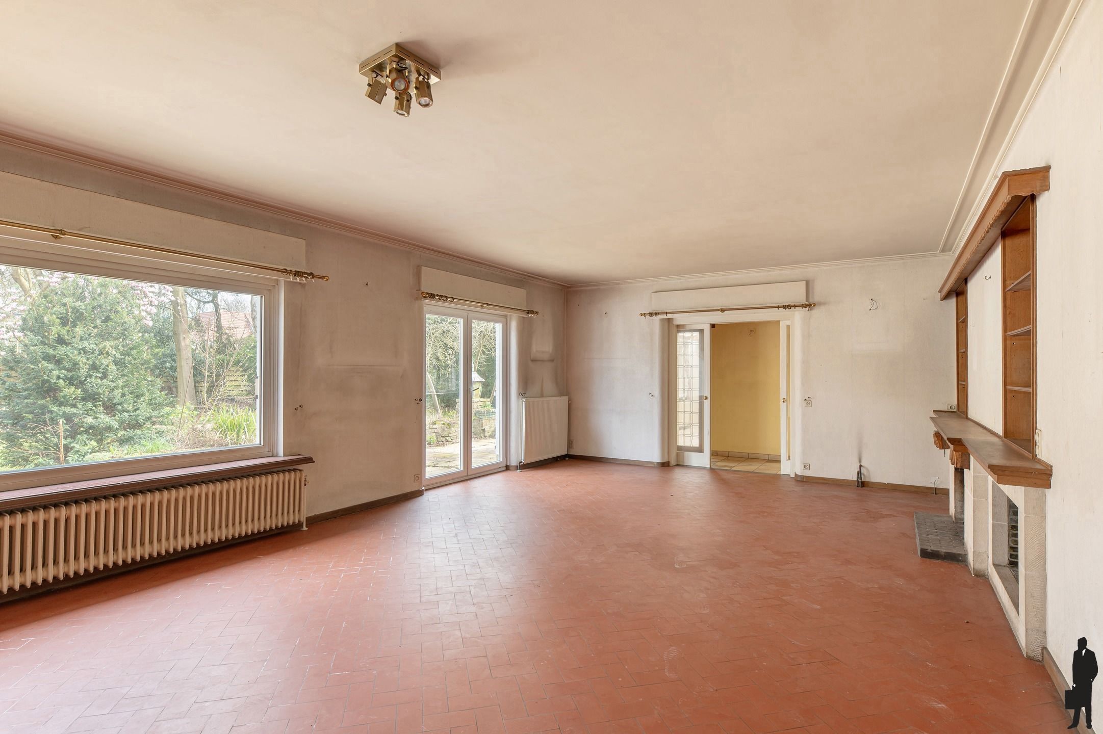 In Vriesdonk, op wandelafstand van de  openluchtschool Sint-Ludgardis gelegen, volledig te renoveren villa op ca. 1.800 m². foto 2