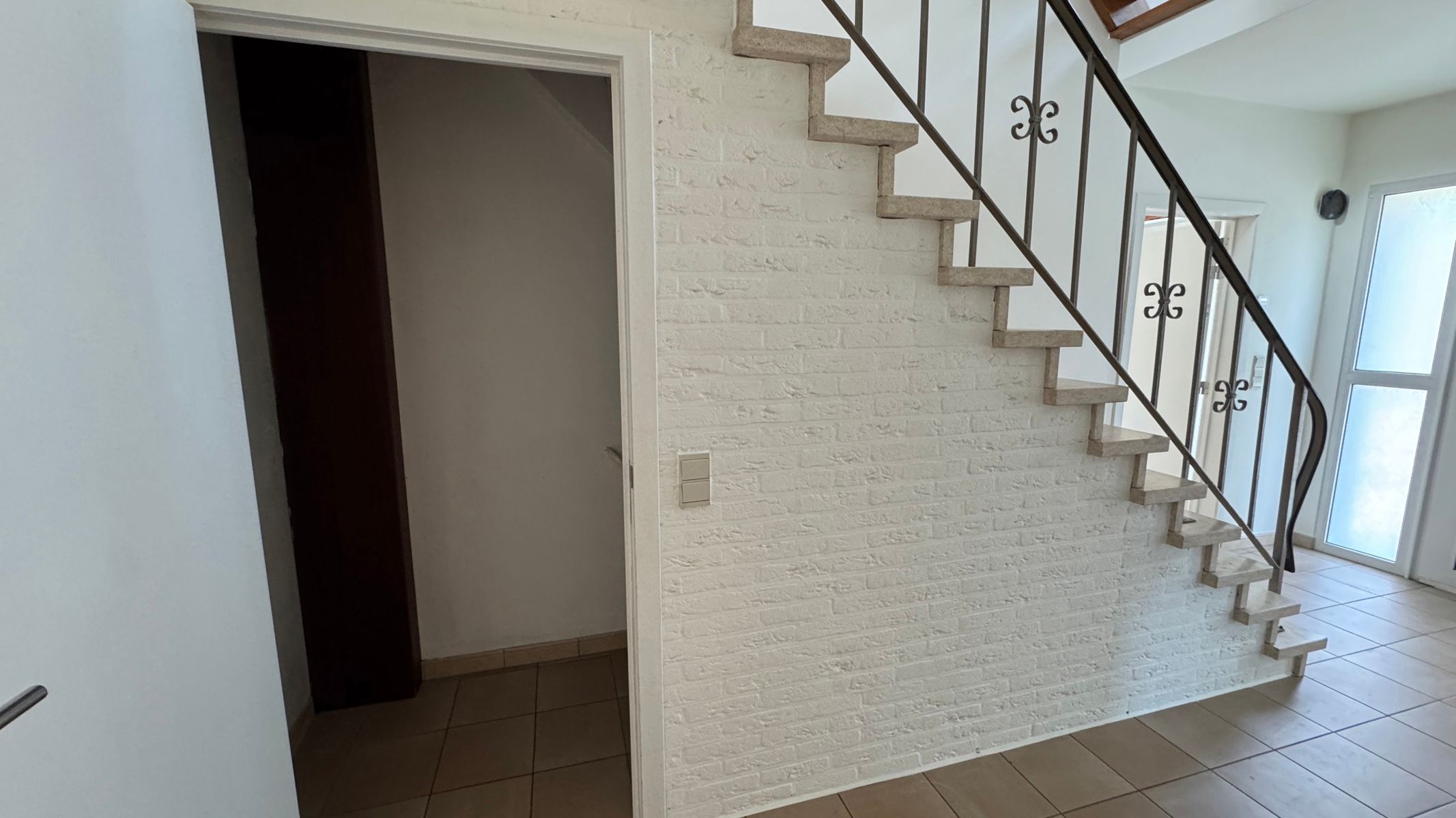 Ruime vrijstaande villa in een rustige en resientiële straat foto 6