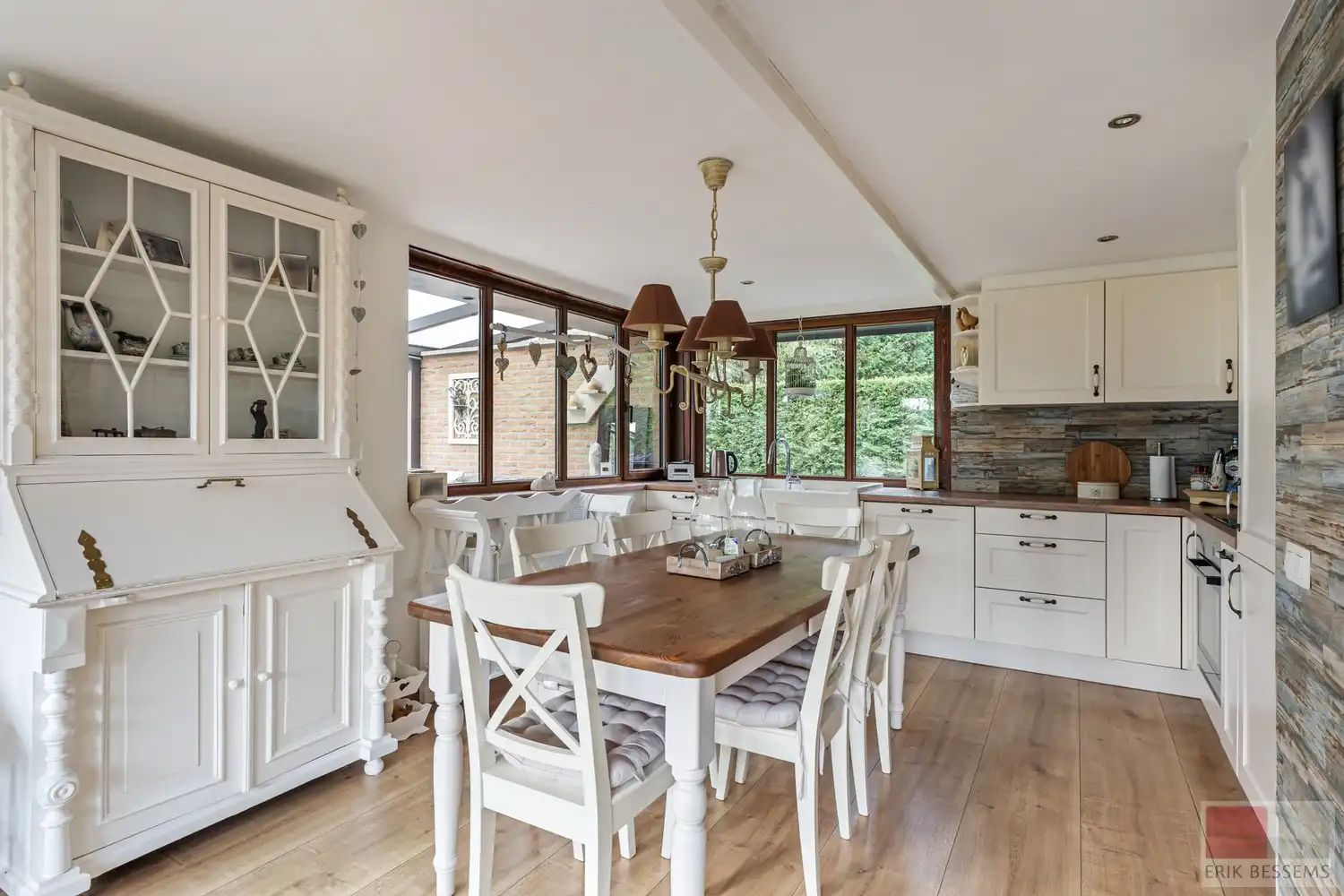 Gelijkvloerse vakantiewoning met een woonoppervlakte van 78 m², gelegen op een ruim perceel van 551 m². foto 9