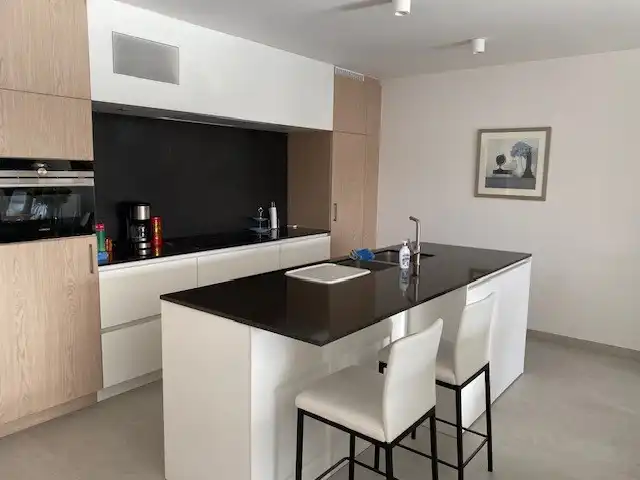 Ruim en instapklaar appartement met 3 slaapkamers, 2 terrassen en garage. foto 13