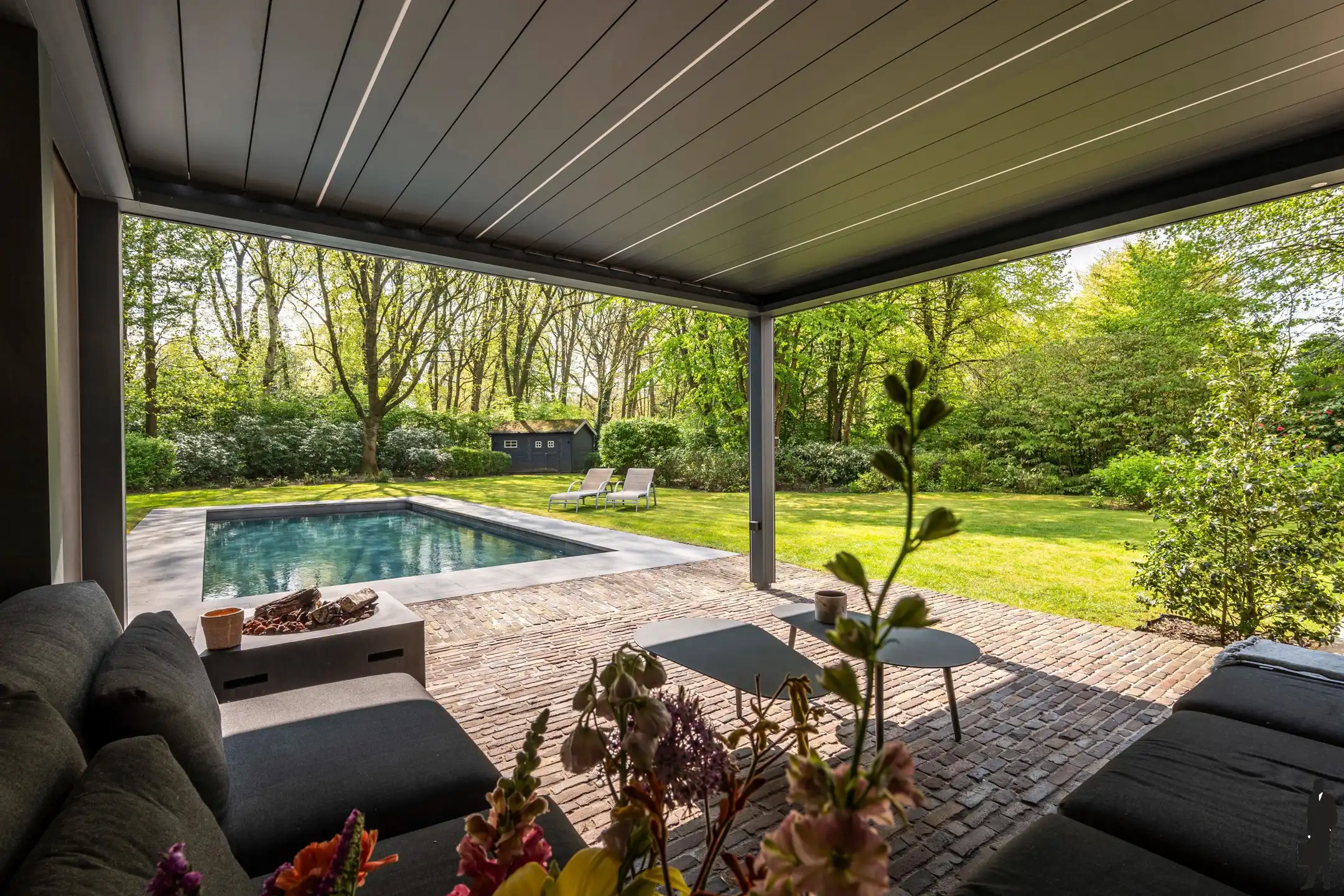 Exclusieve villa met zwembad in doodlopende straat foto 31