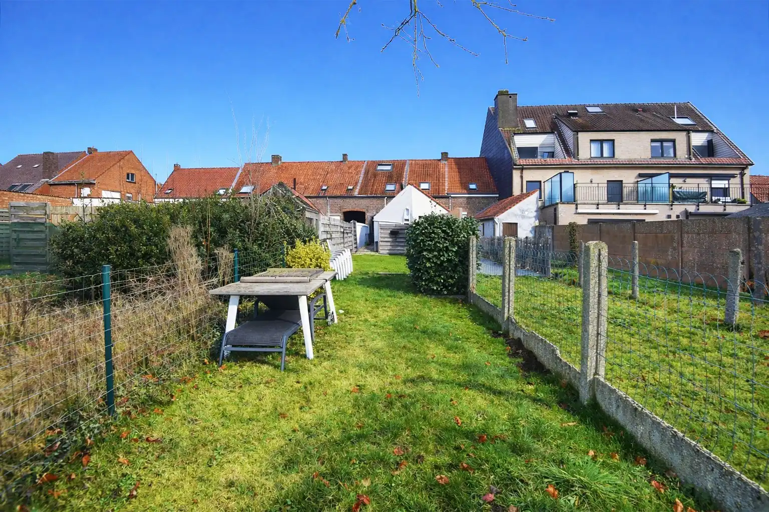 Rijwoning met zonnige tuin nabij centrum Maldegem. foto 8