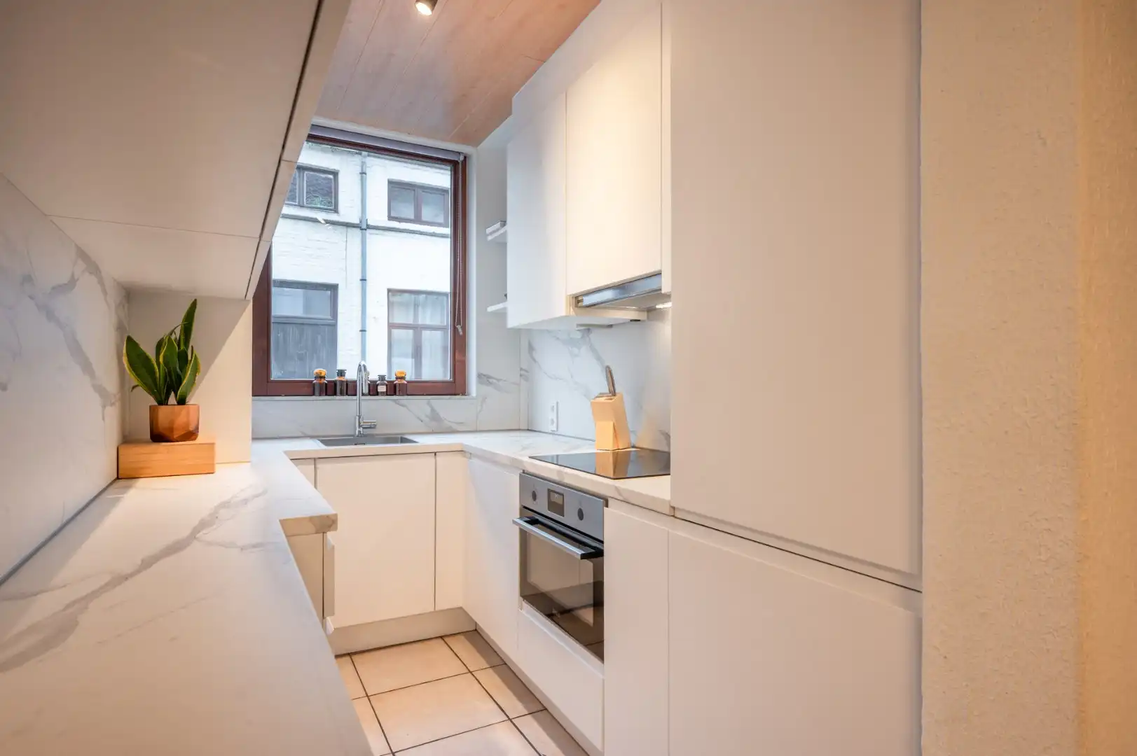 Instapklare rijwoning nabij de Brugse Vesten foto 4