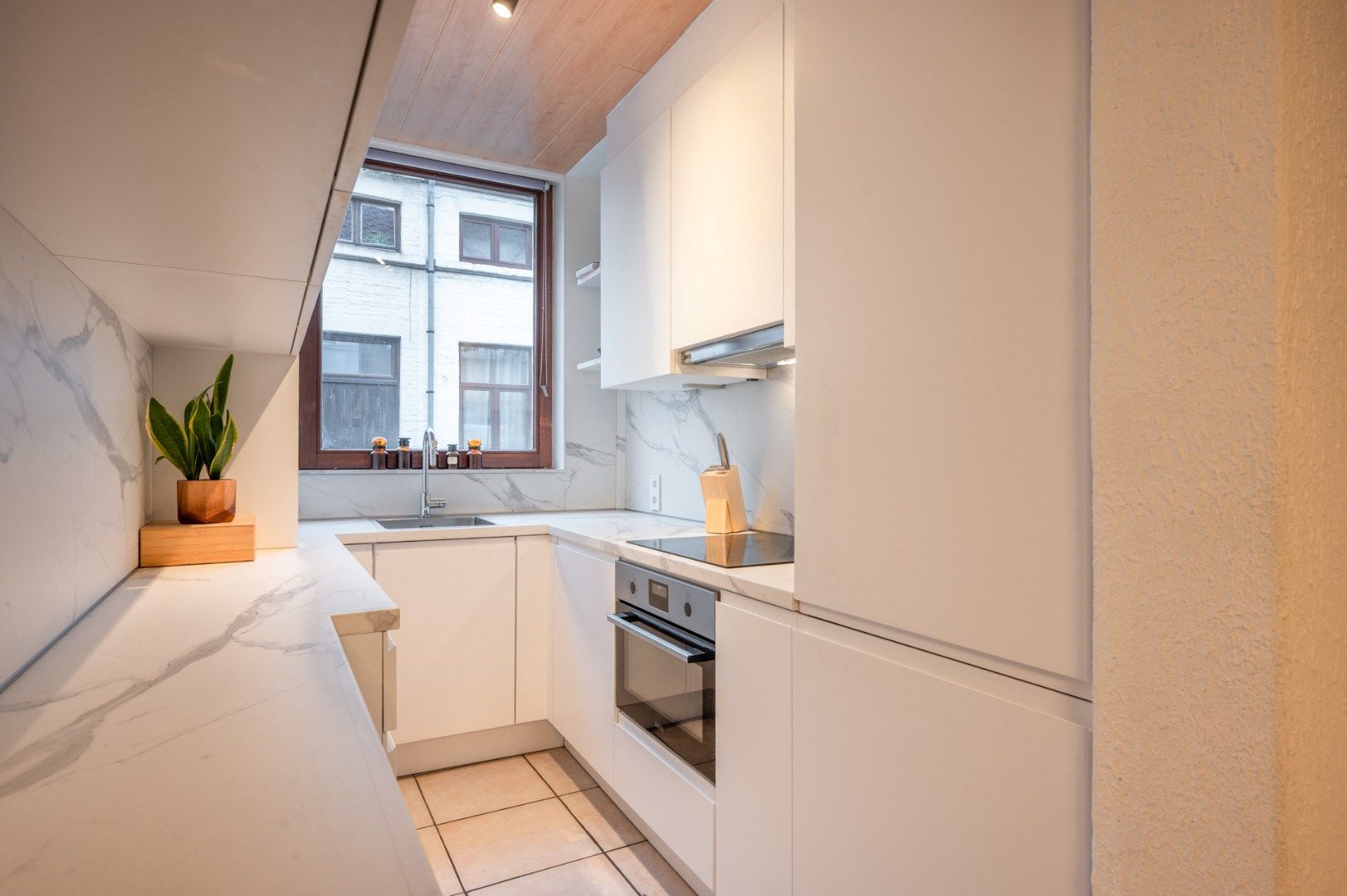 Instapklare rijwoning nabij de Brugse Vesten foto 4