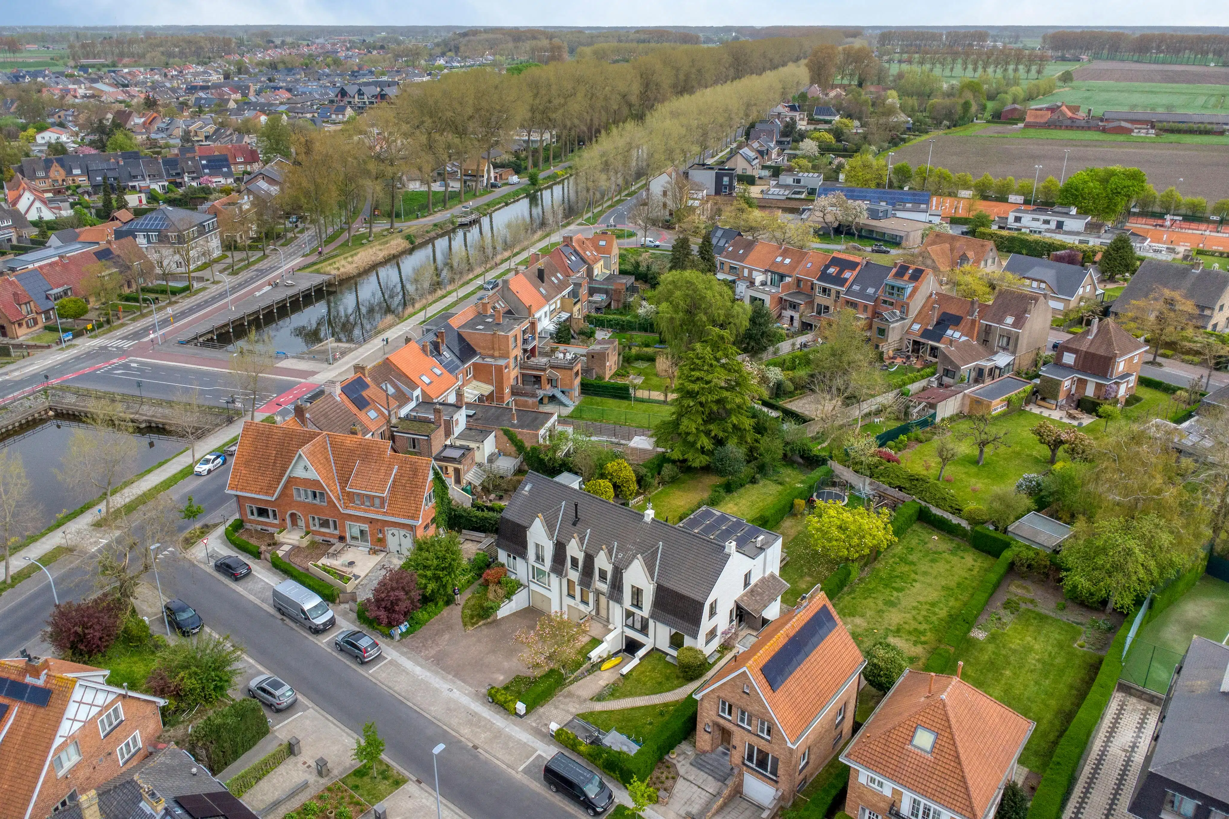 Ruim, halfopen huis met tuin in hartje Sint-Kruis, Brugge foto 2