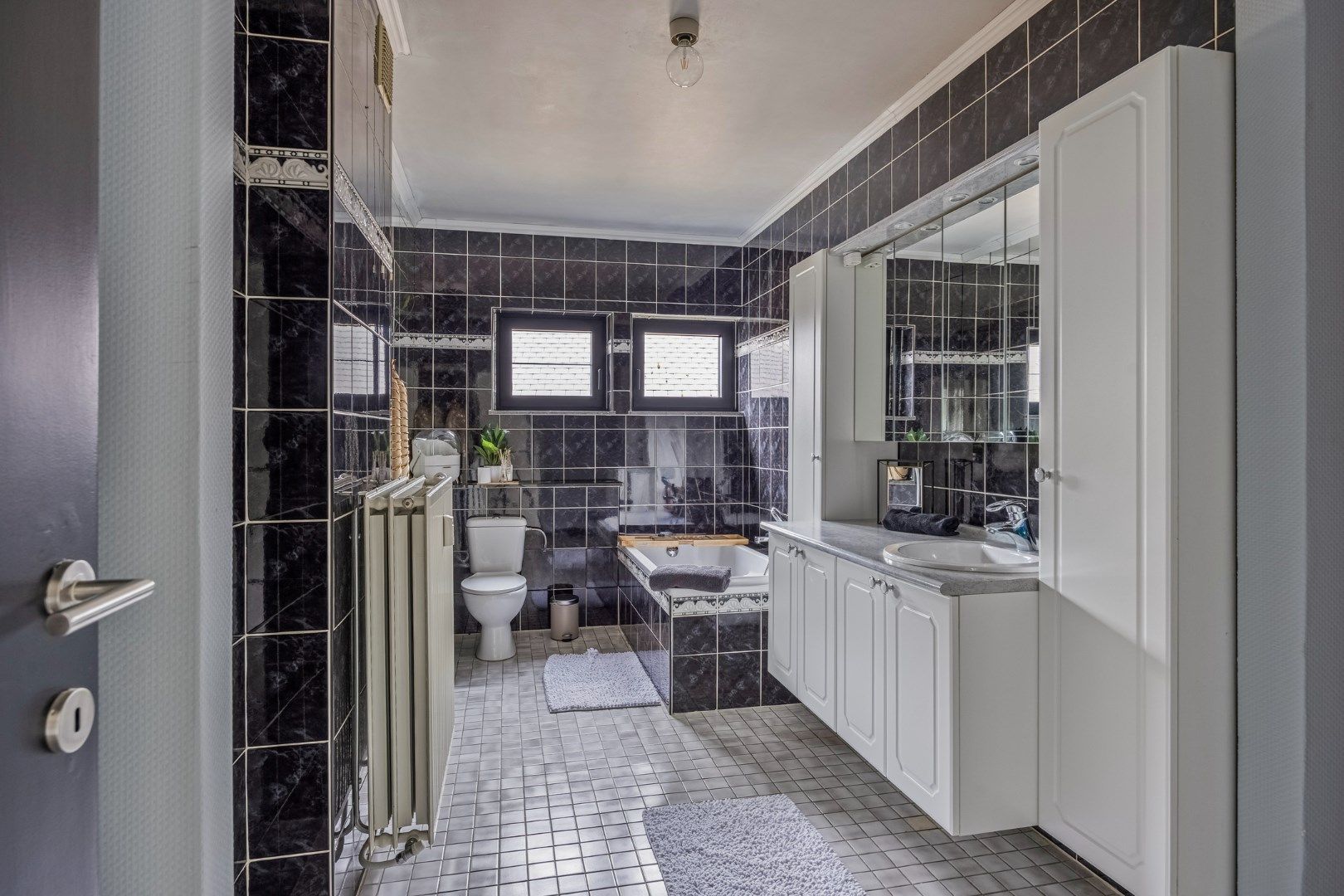 Vernieuwde woning met 319 m² woonplezier in het rustige Nerem foto 19