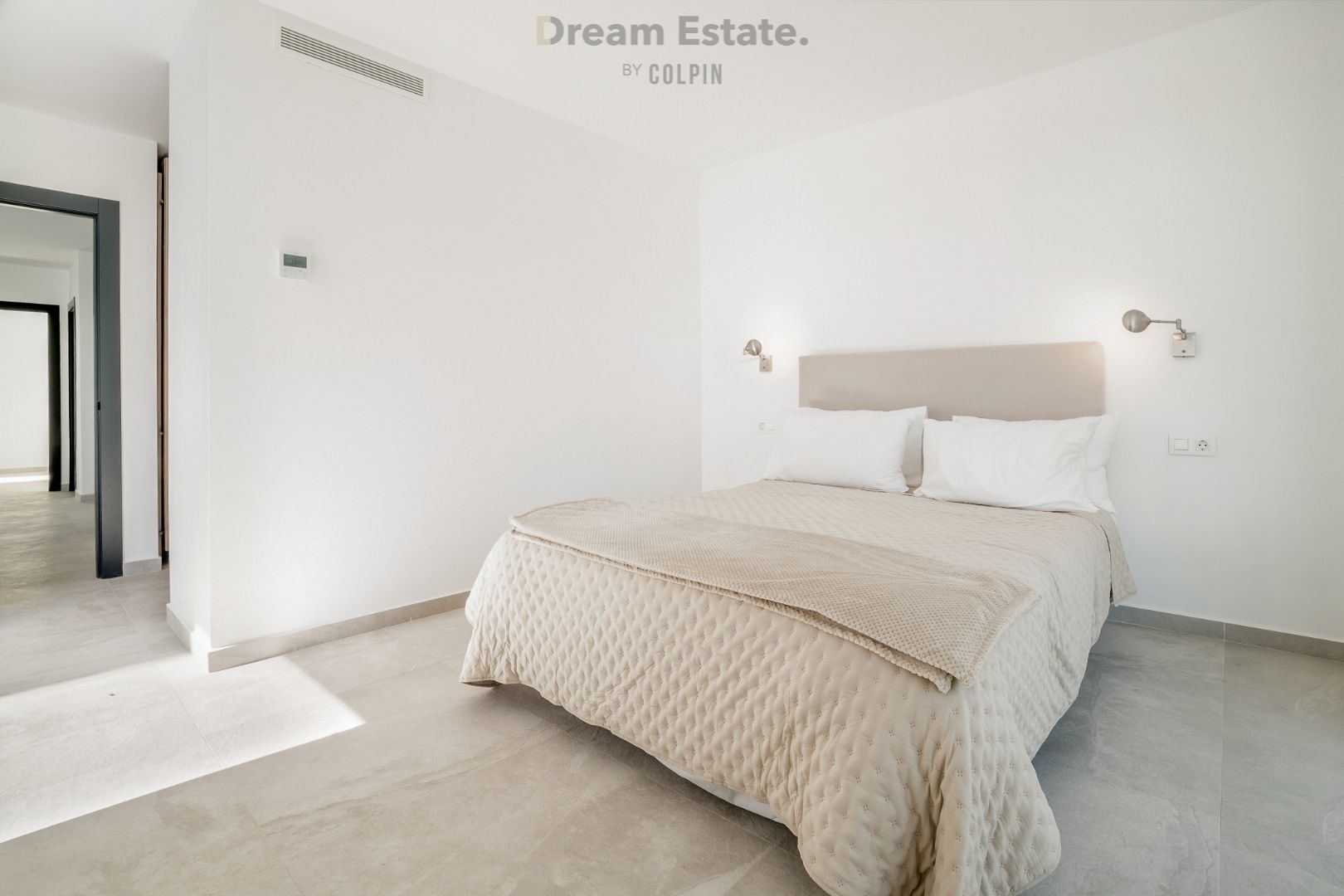 Een moderne familie villa te El Paraiso, Benahavis, New Golden Mile foto 26